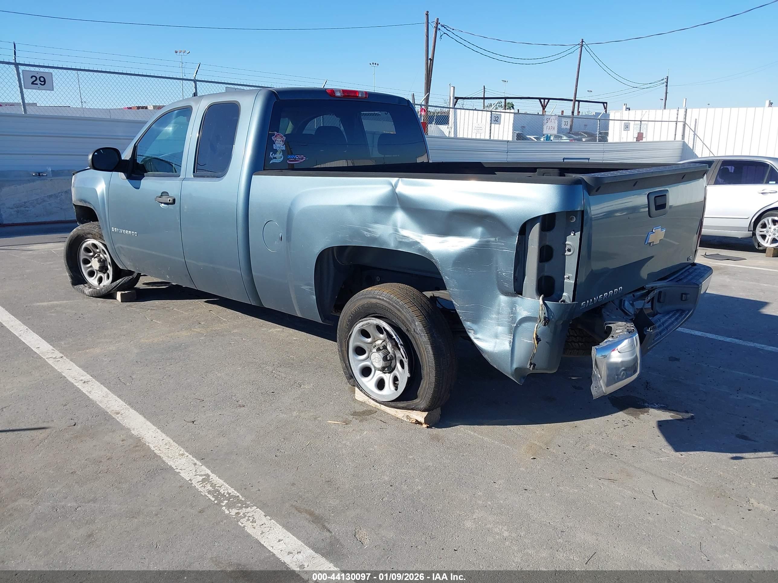 CHEVROLET SILVERADO image 3