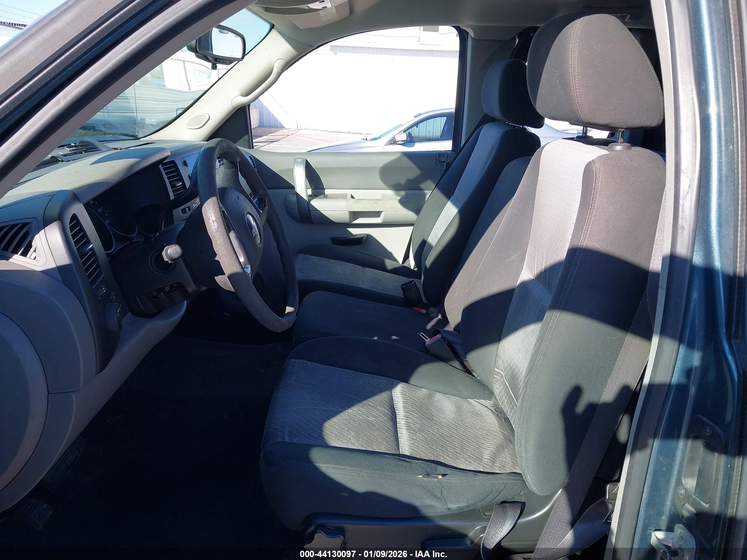 CHEVROLET SILVERADO image 5