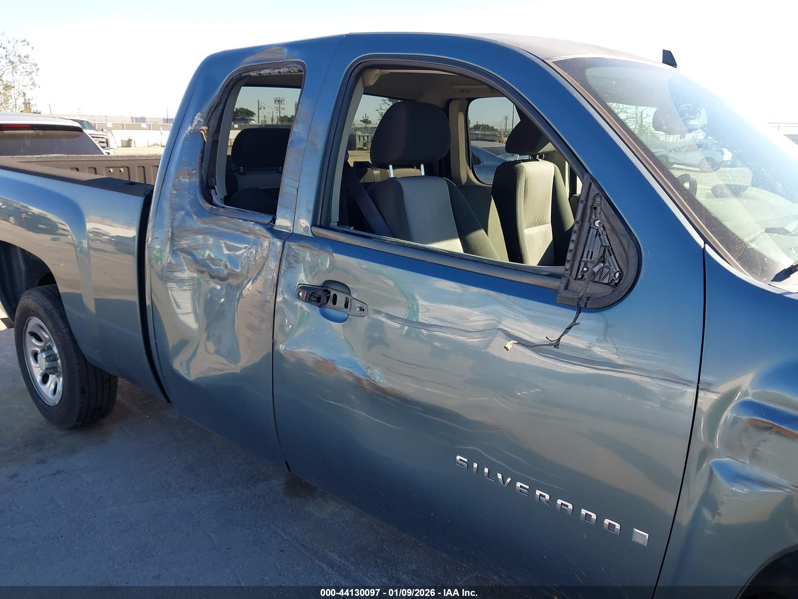 CHEVROLET SILVERADO image 6
