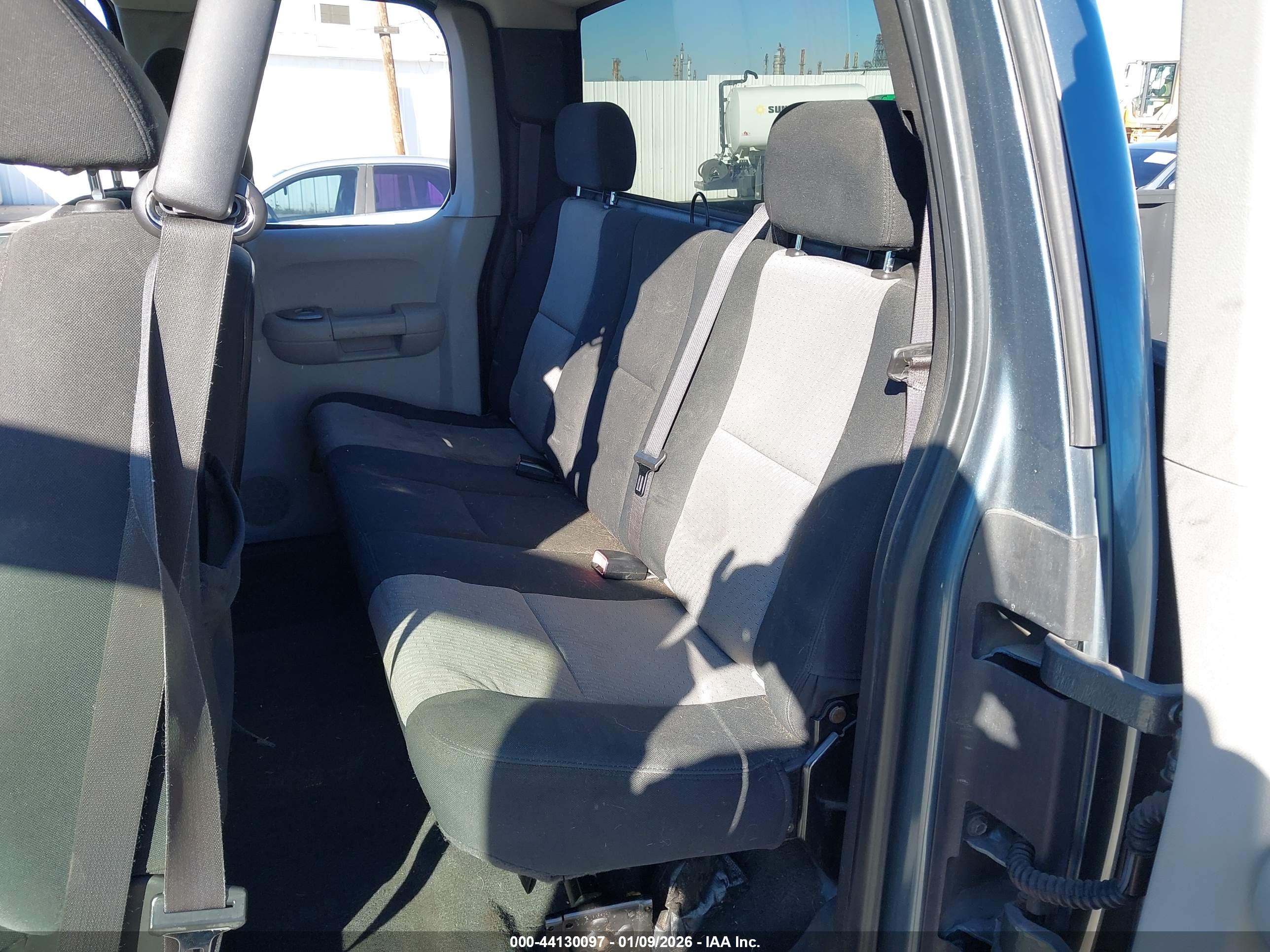 CHEVROLET SILVERADO image 8