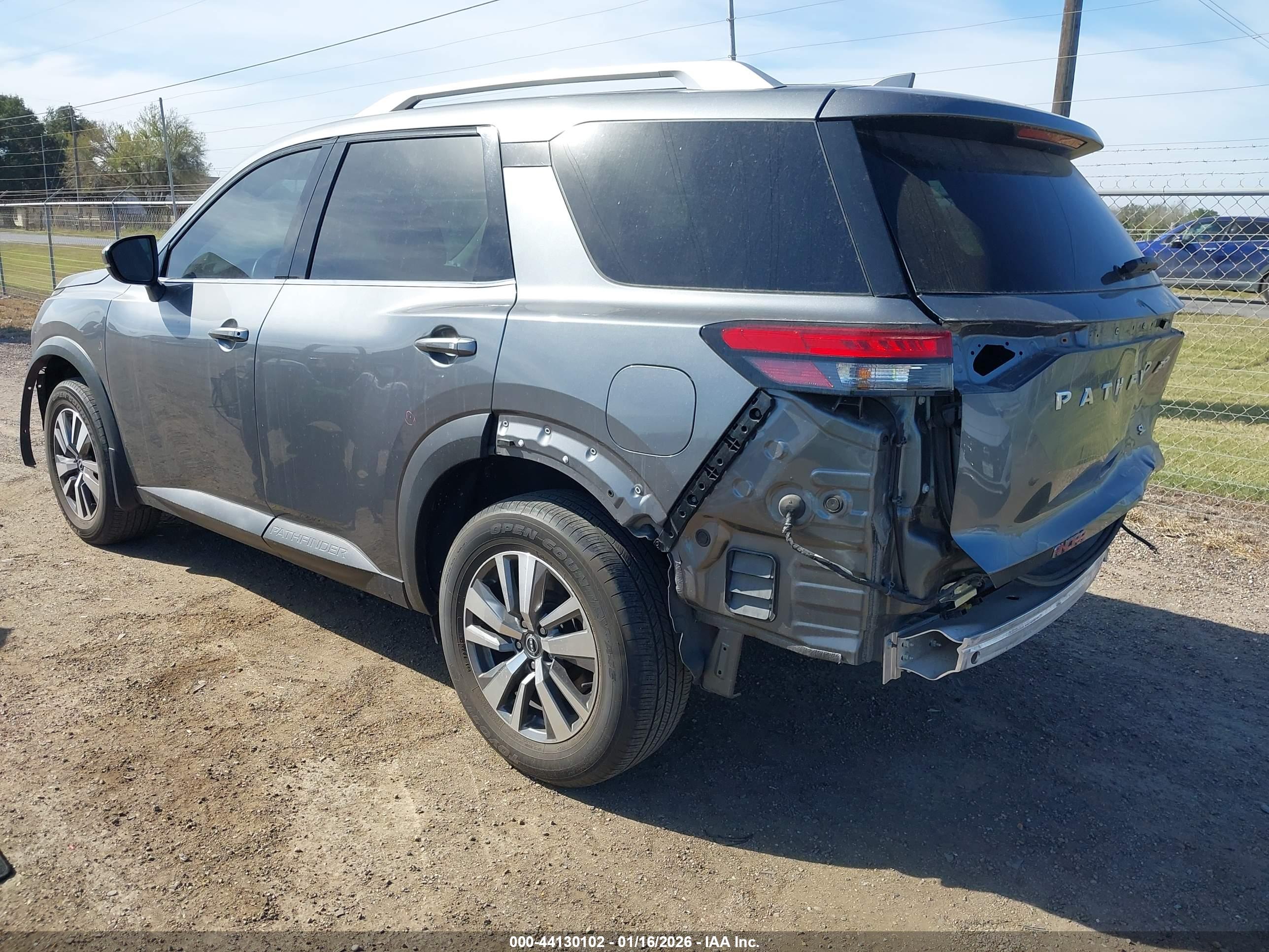 NISSAN PATHFINDER image 3