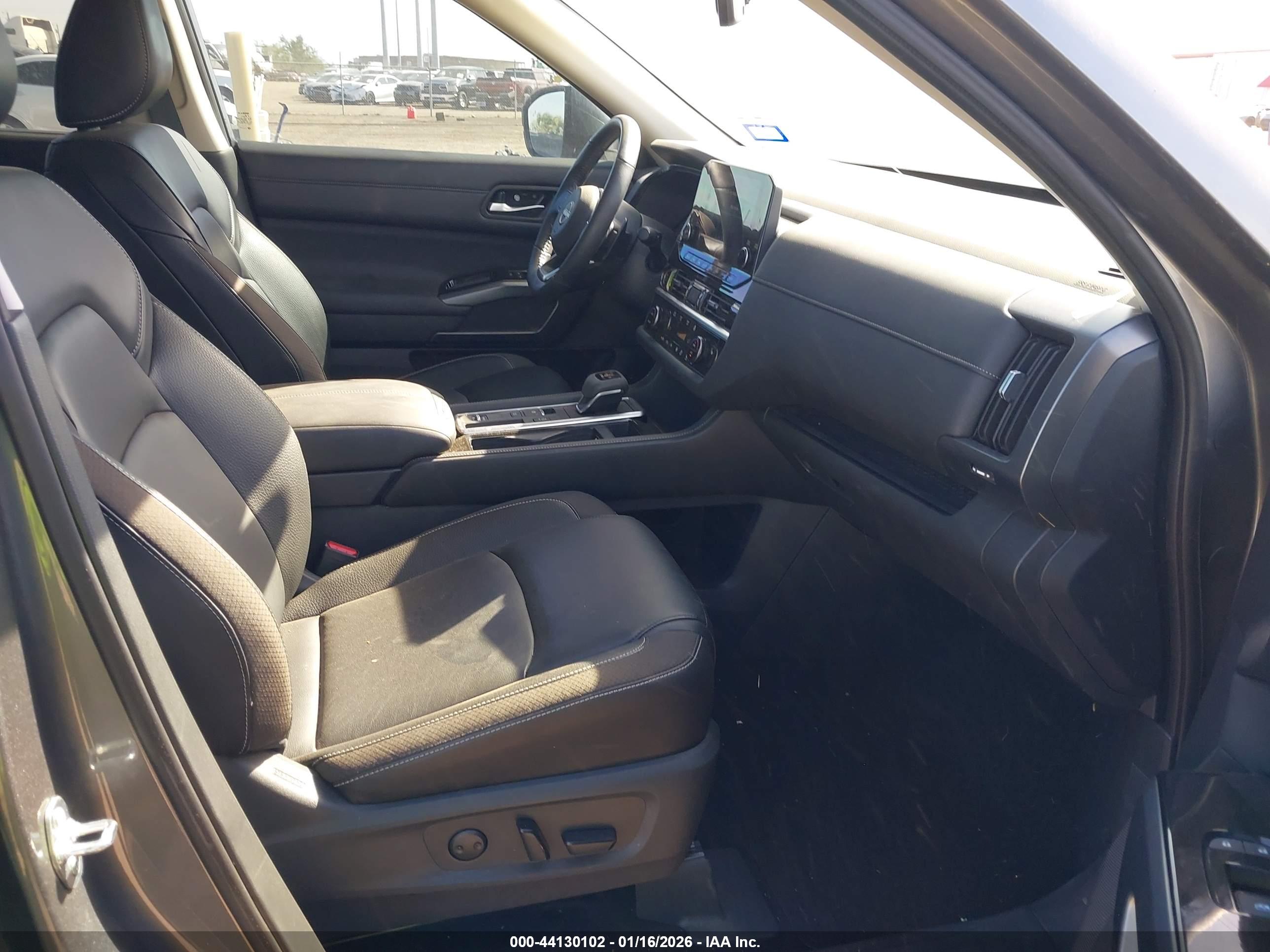 NISSAN PATHFINDER image 5