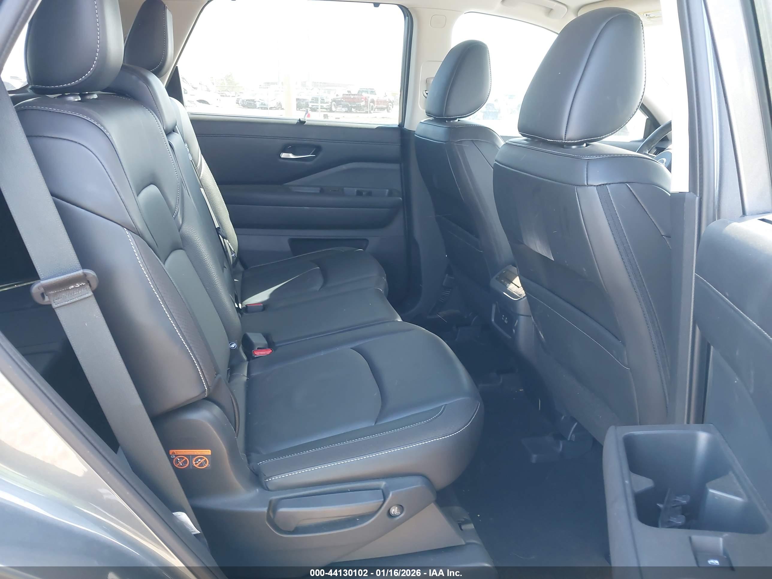 NISSAN PATHFINDER image 8