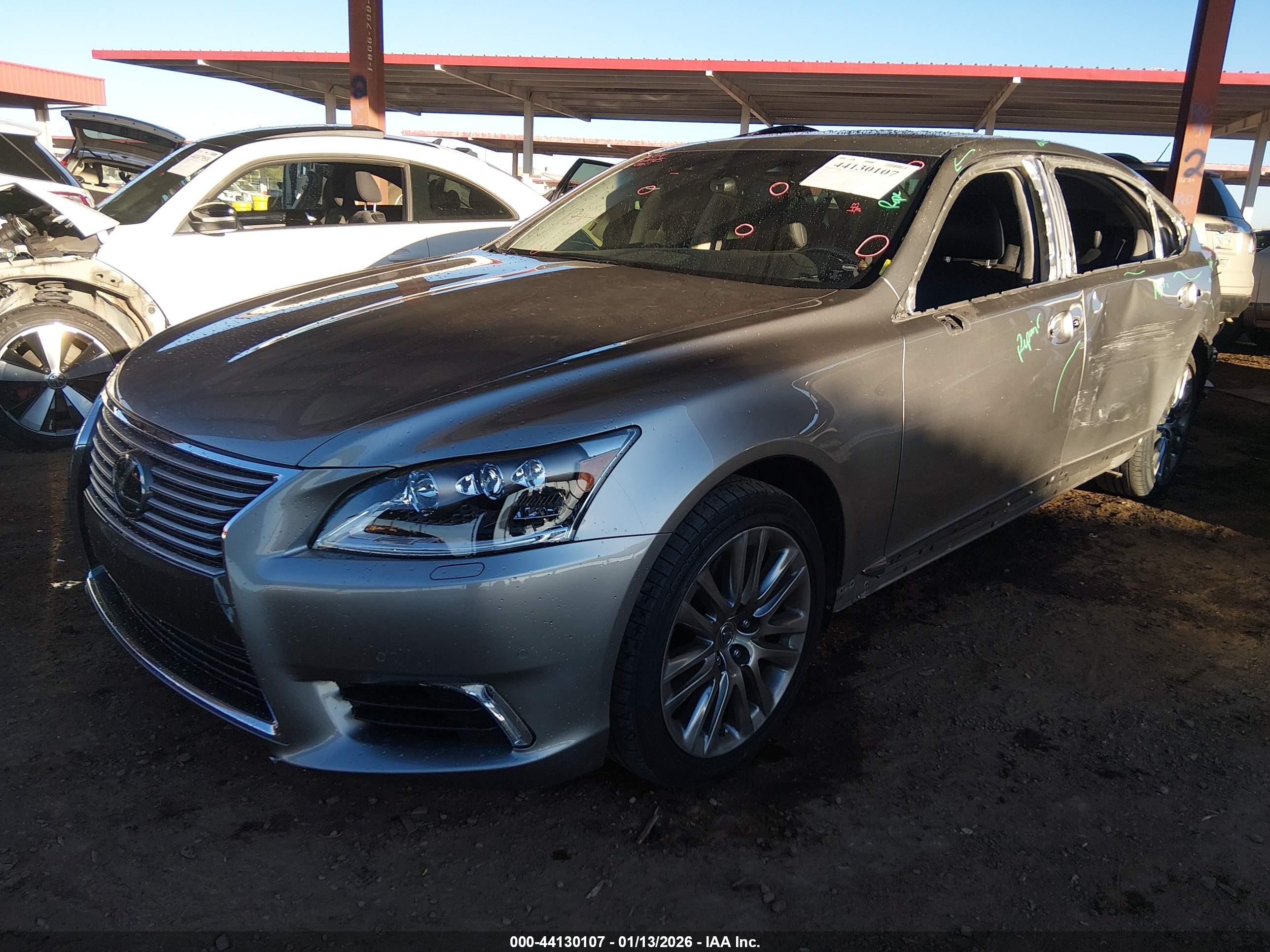 LEXUS LS image 2