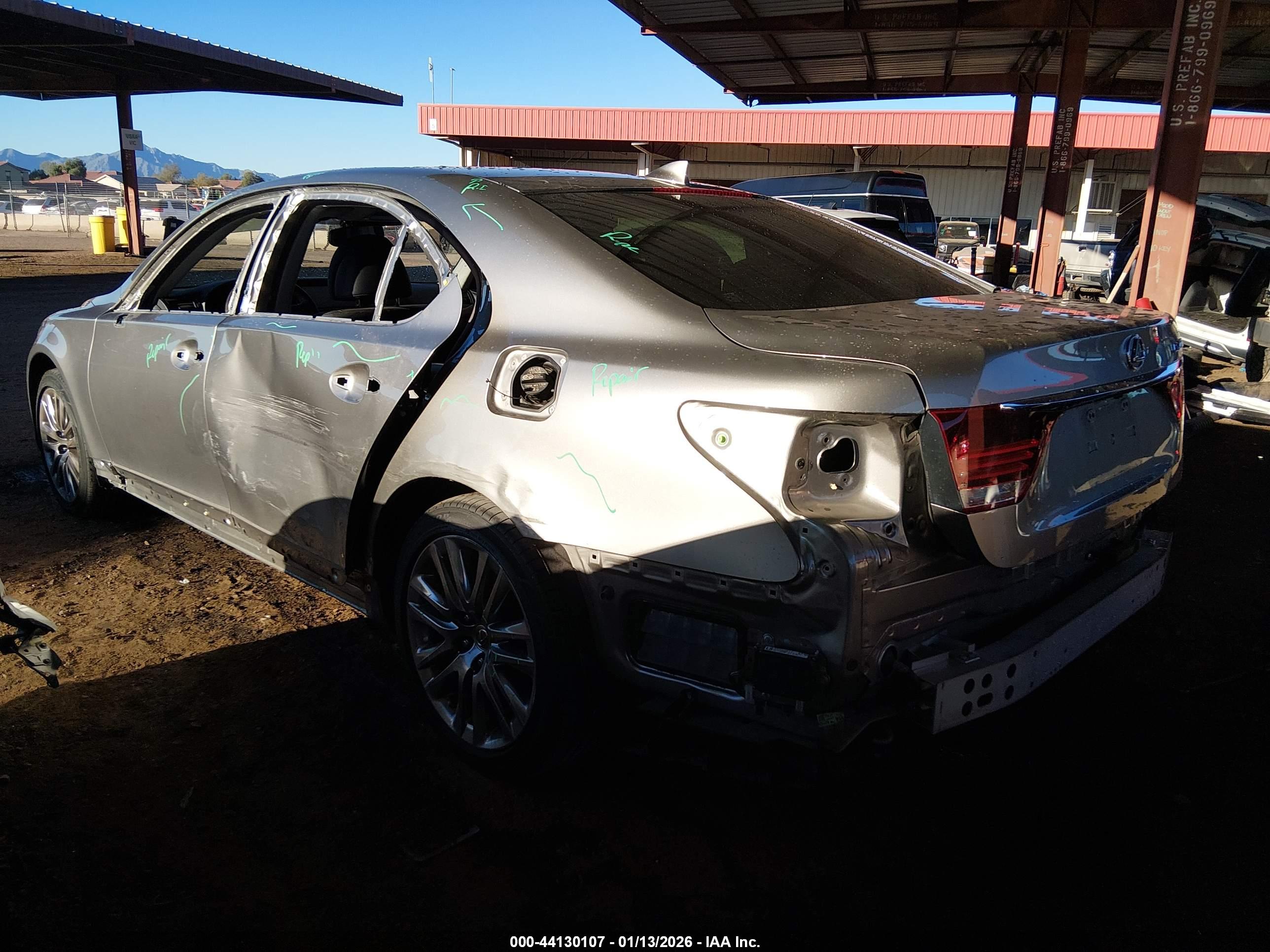 LEXUS LS image 3