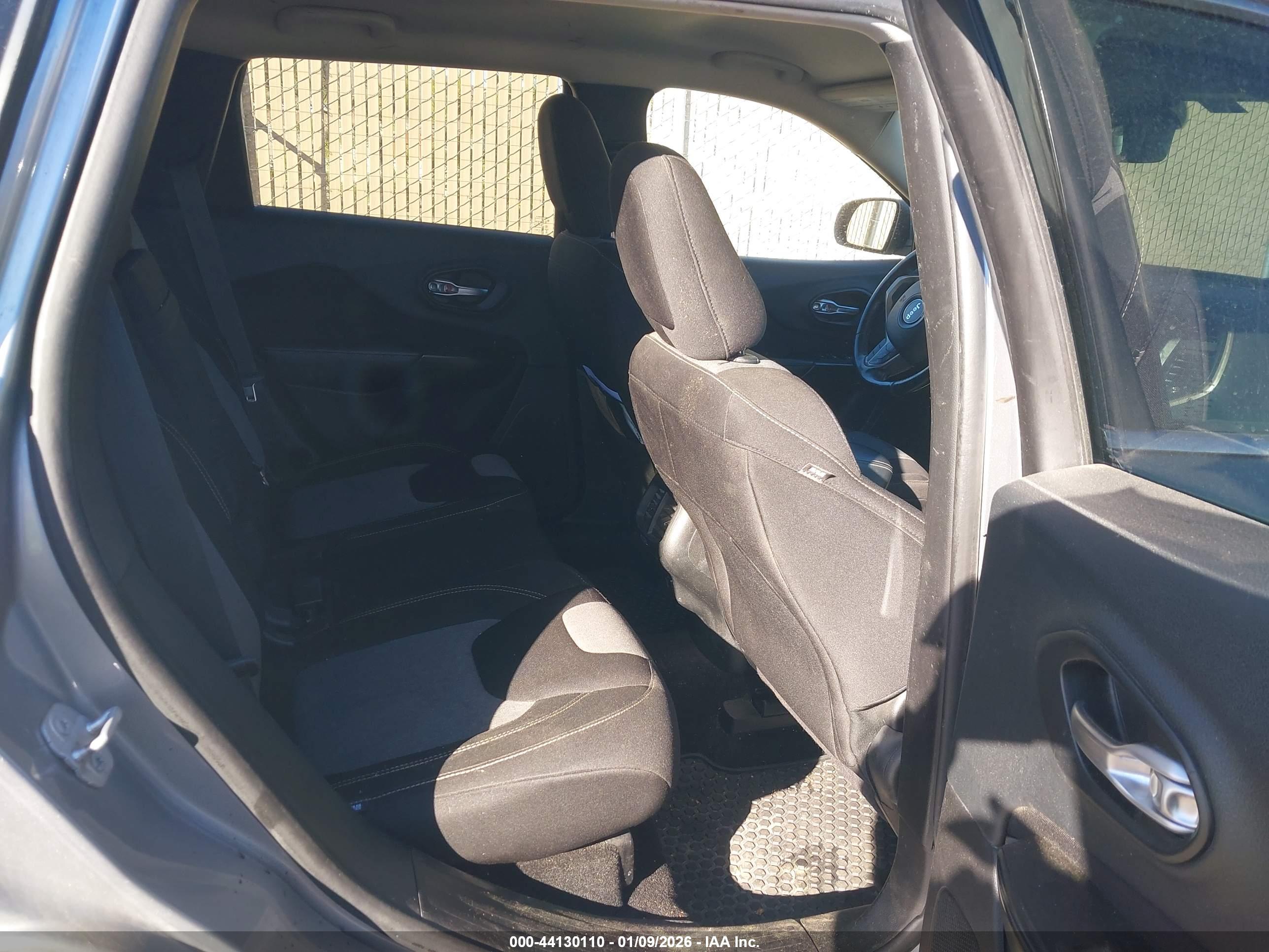 JEEP CHEROKEE image 8