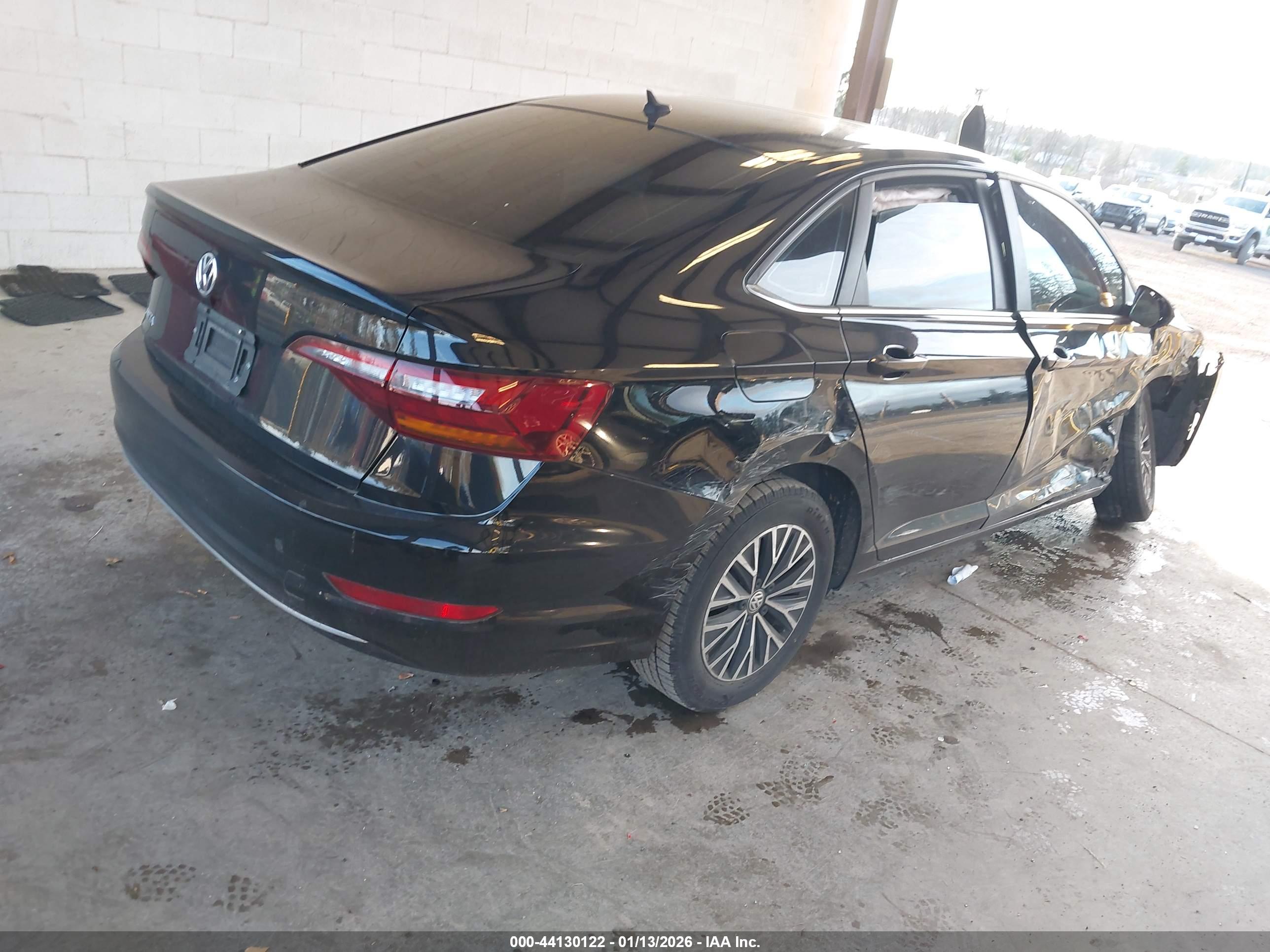 VOLKSWAGEN JETTA image 4