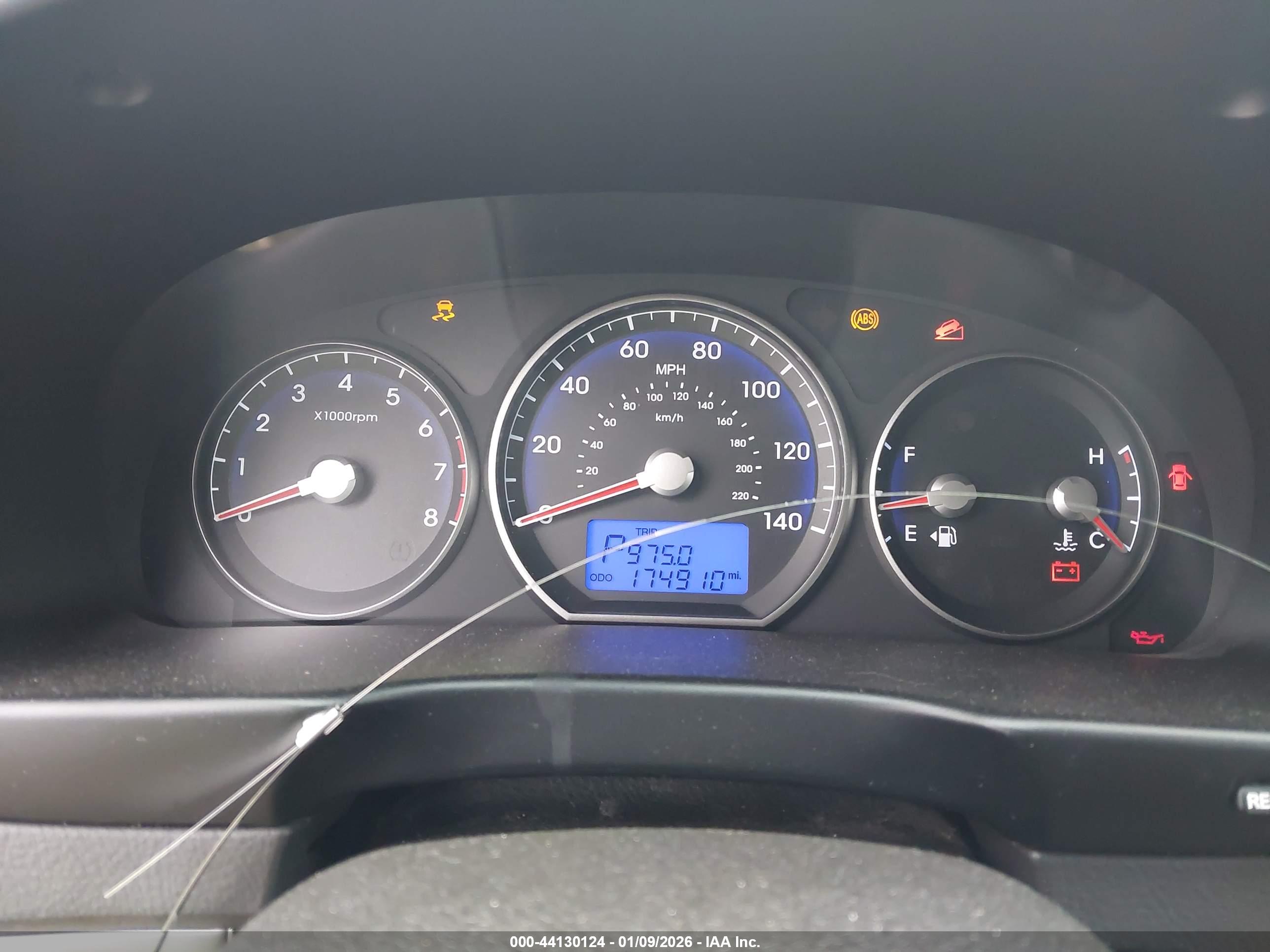 HYUNDAI SANTA image 7