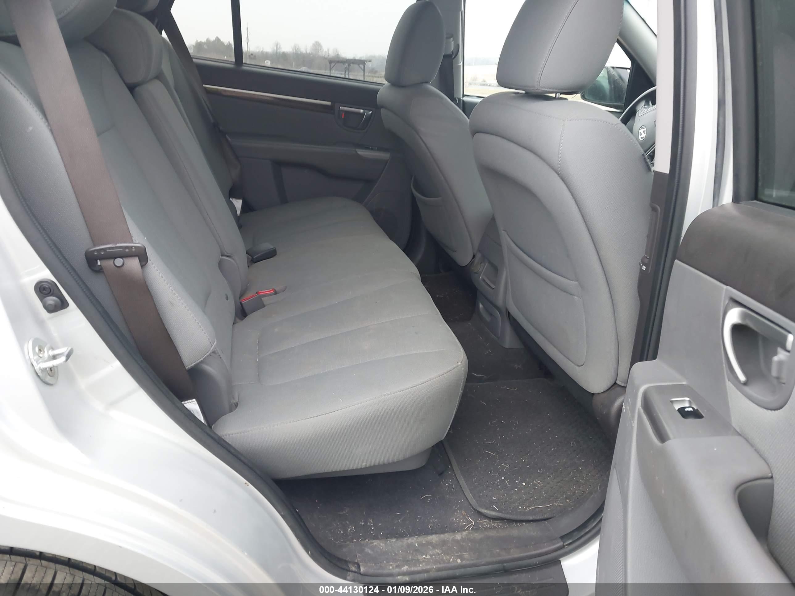 HYUNDAI SANTA image 8