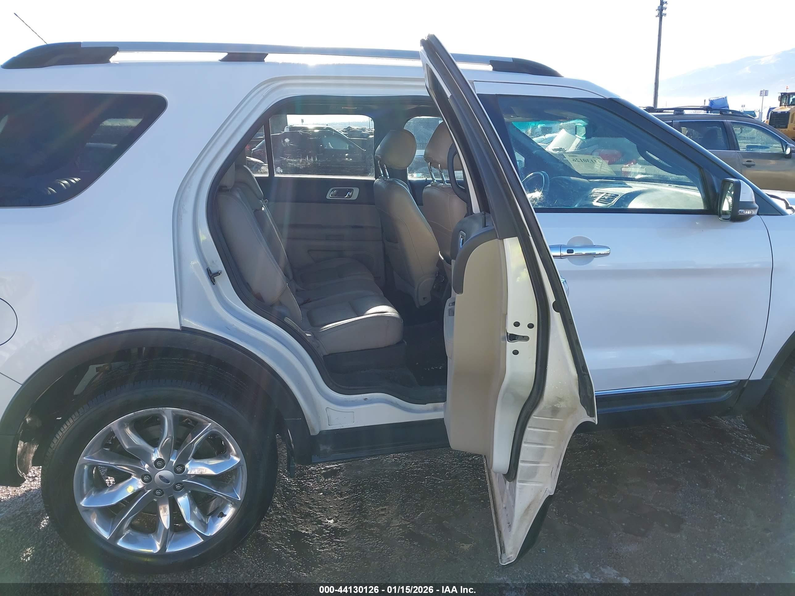 FORD EXPLORER image 8