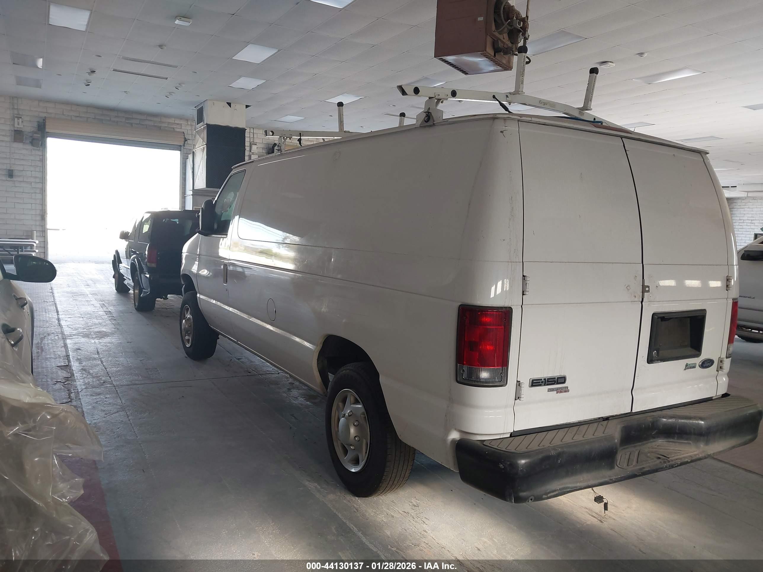 FORD E-150 image 3