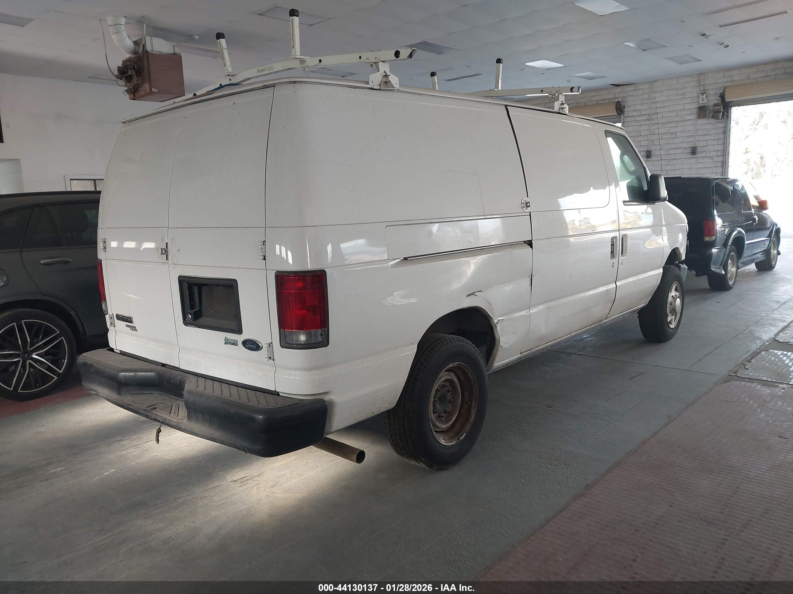 FORD E-150 image 4