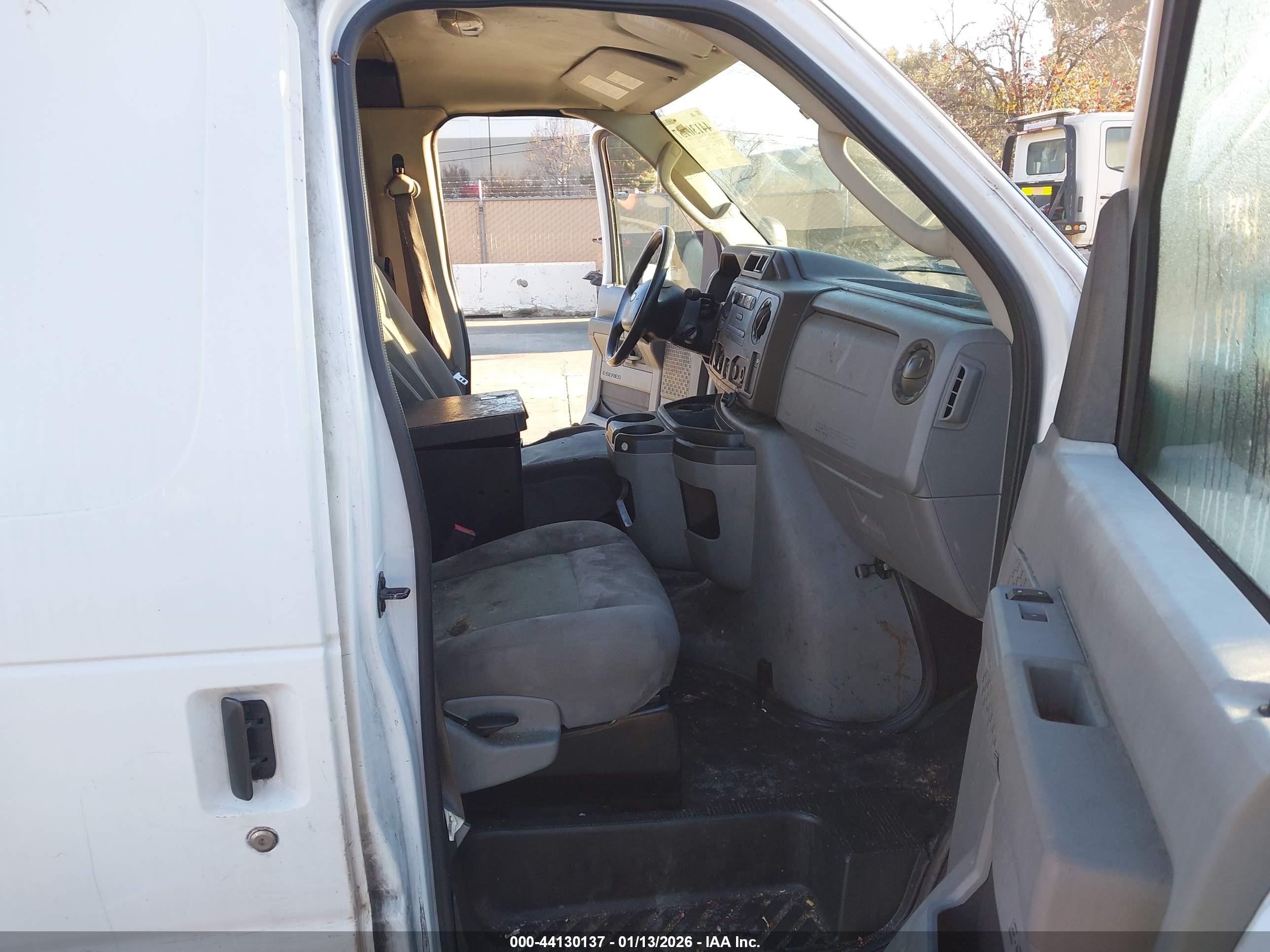 FORD E-150 image 5