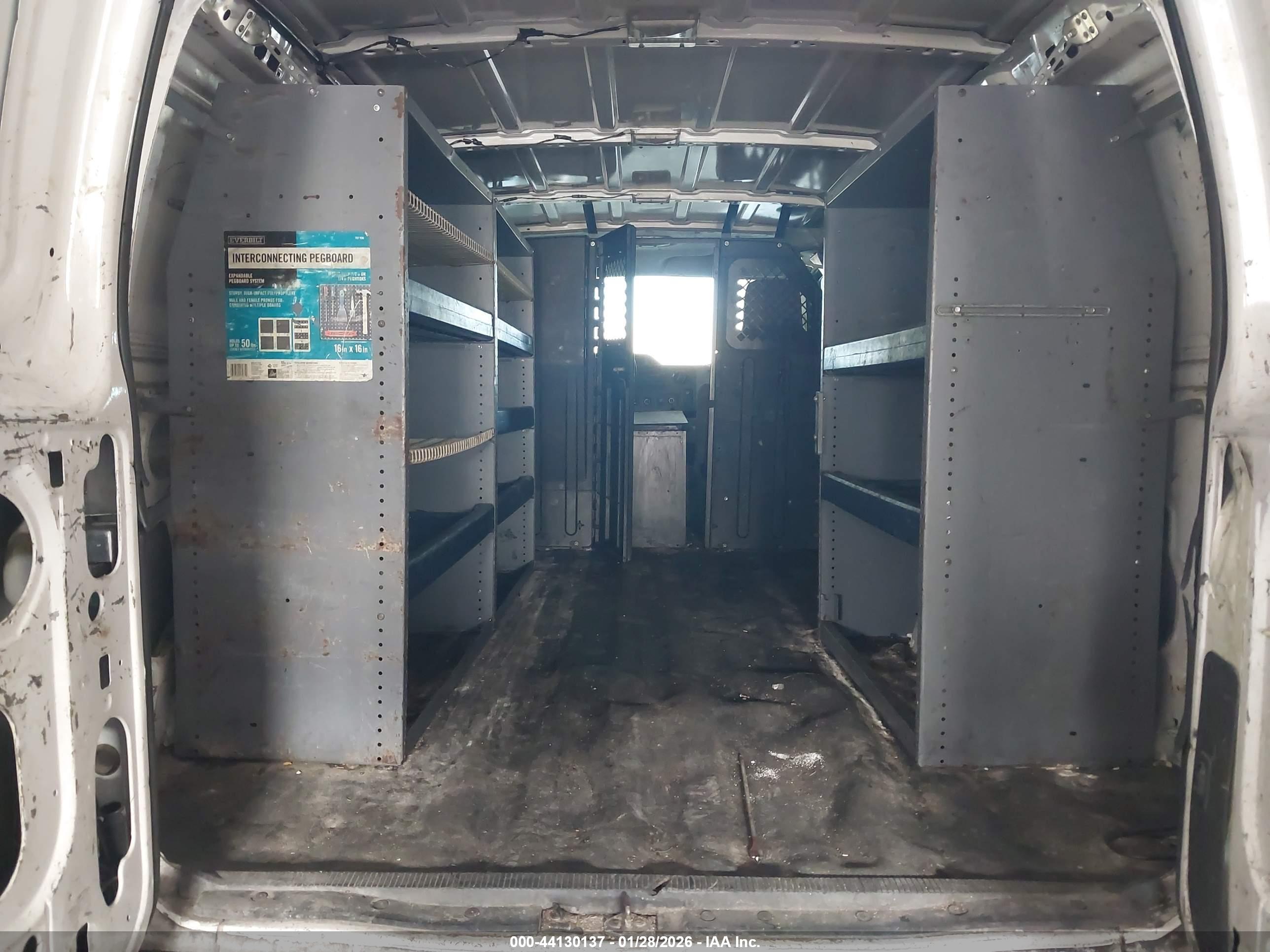 FORD E-150 image 8