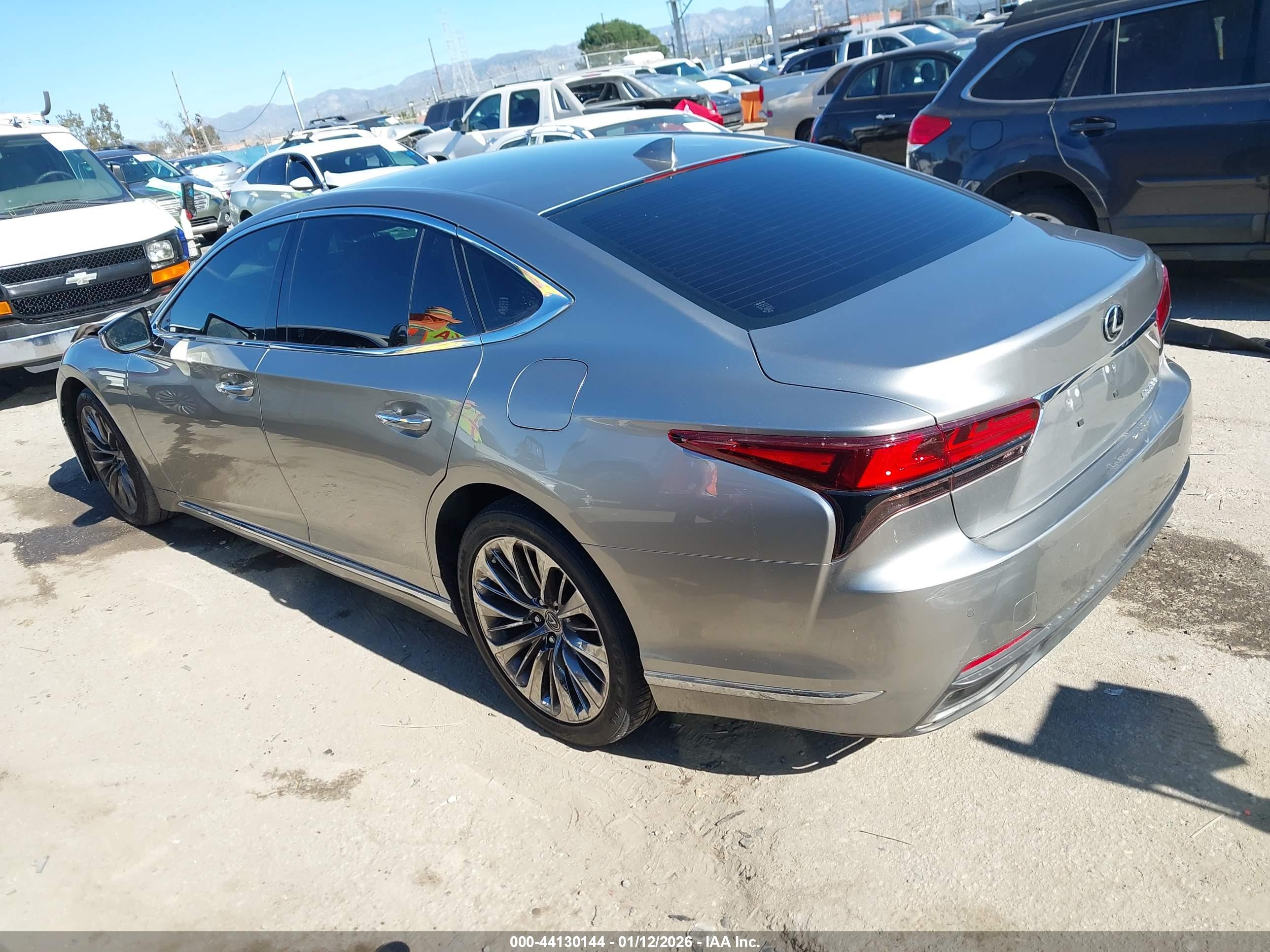 LEXUS LS image 3