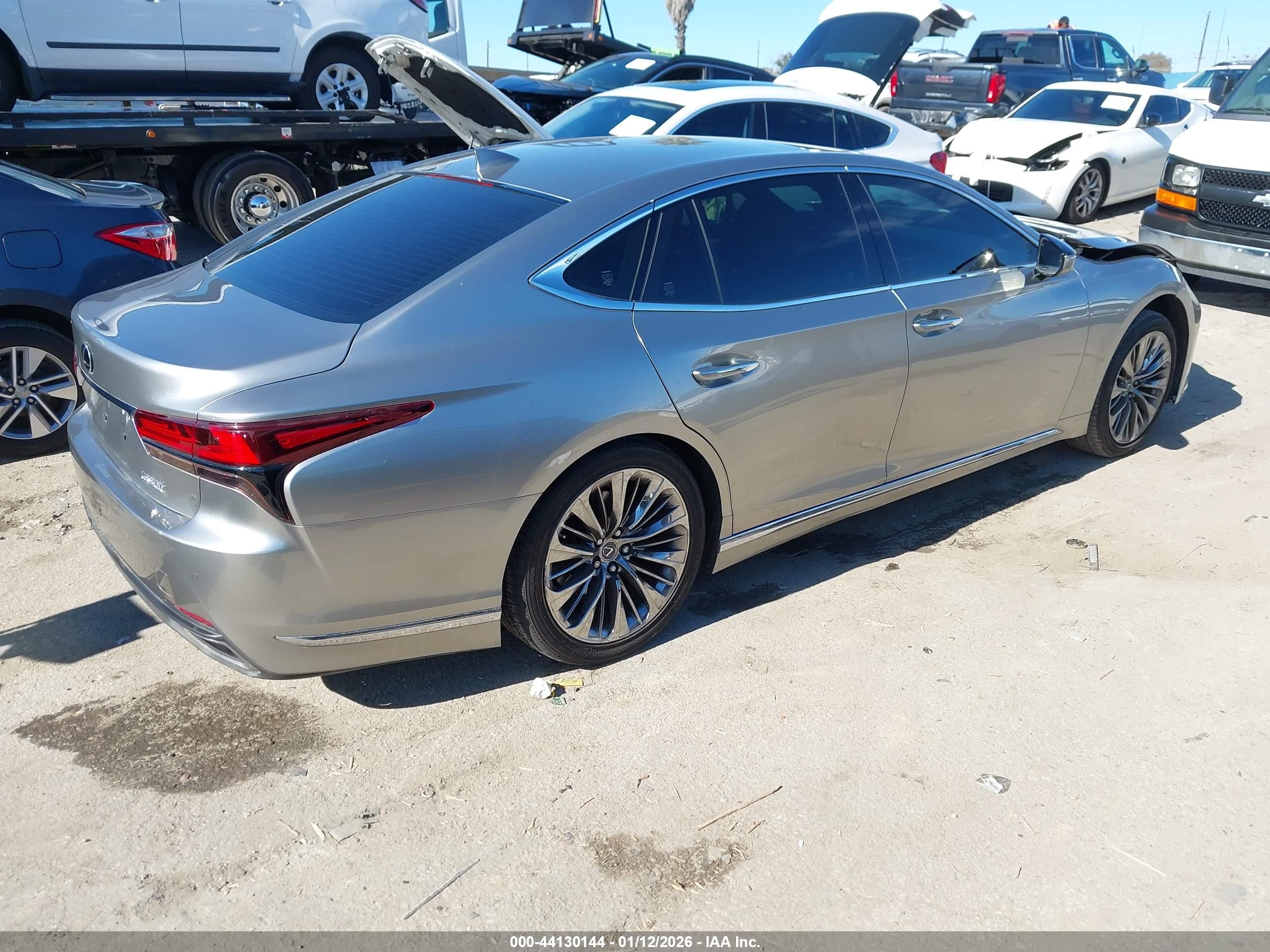 LEXUS LS image 4