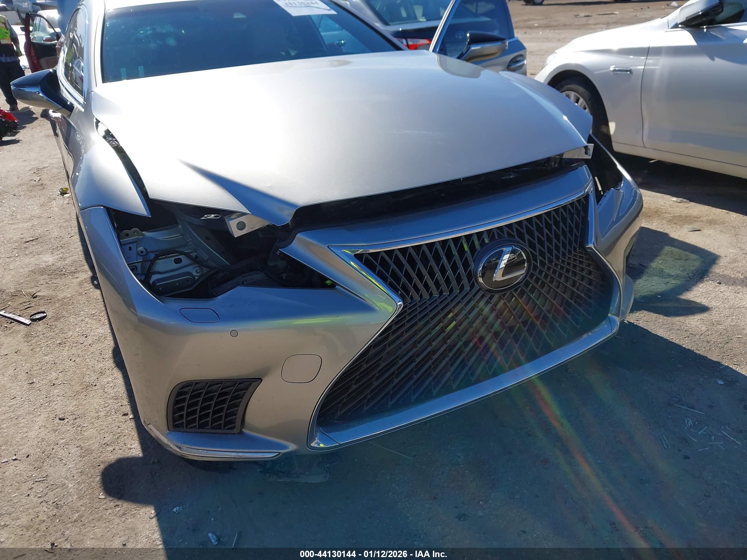 LEXUS LS image 6