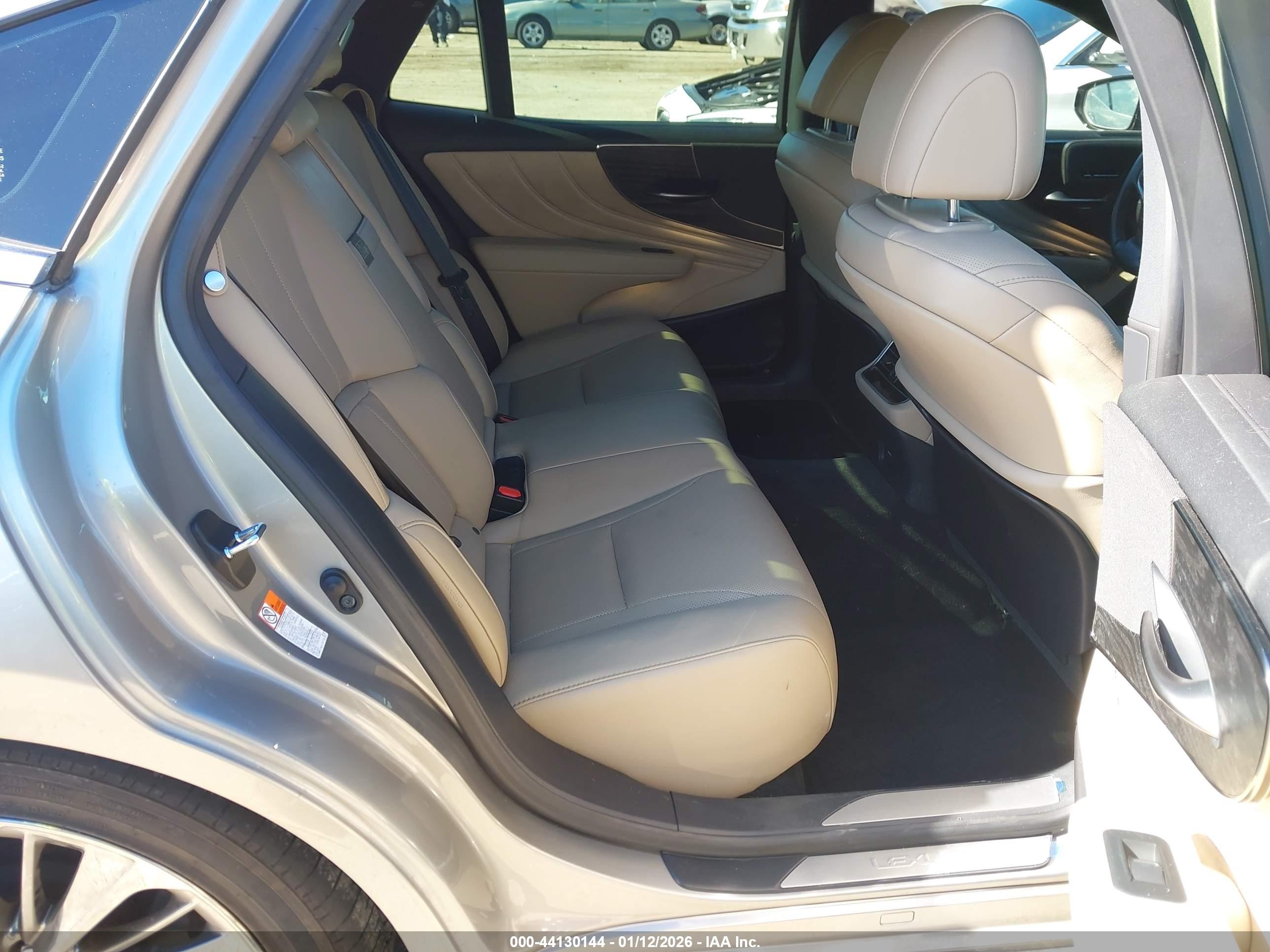 LEXUS LS image 8