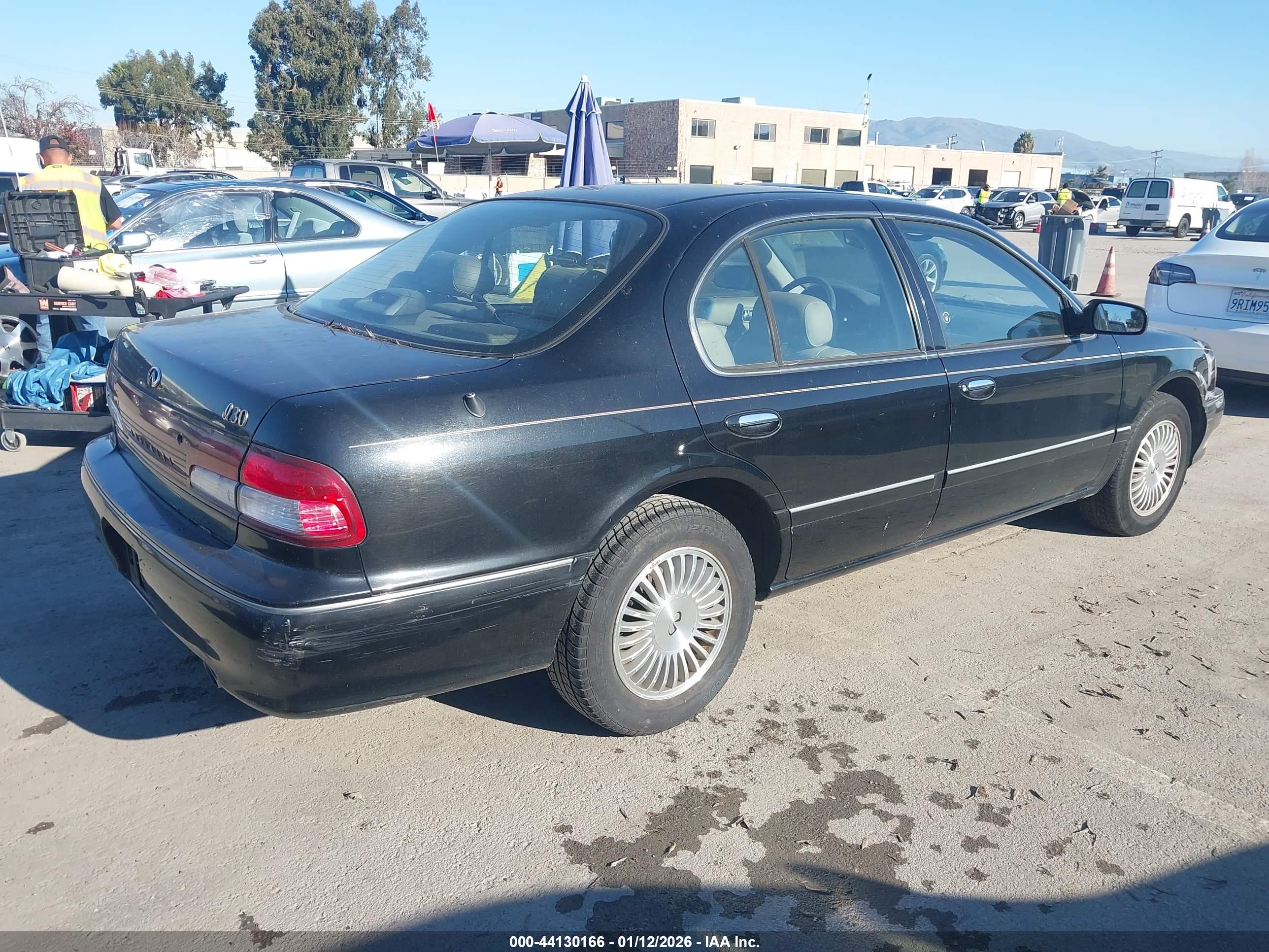INFINITI I30 image 4