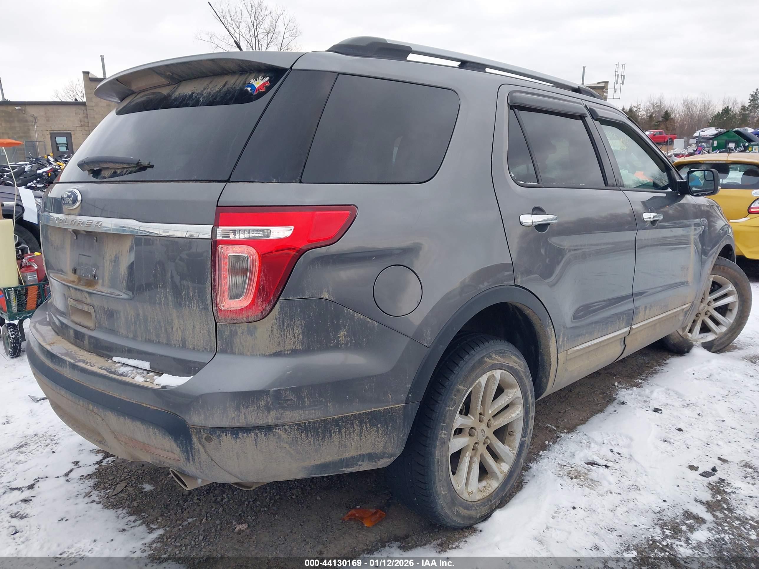 FORD EXPLORER image 4