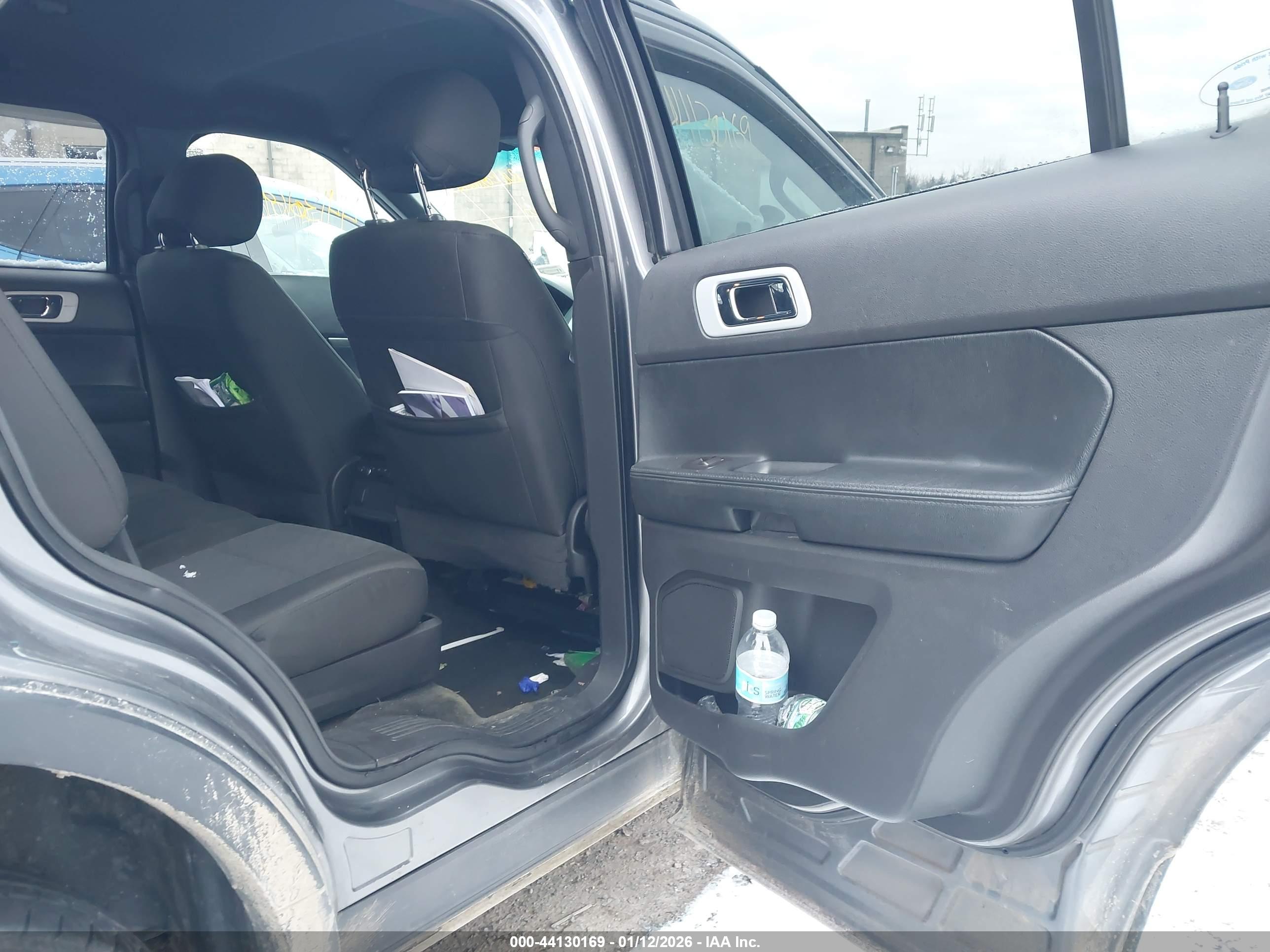 FORD EXPLORER image 8