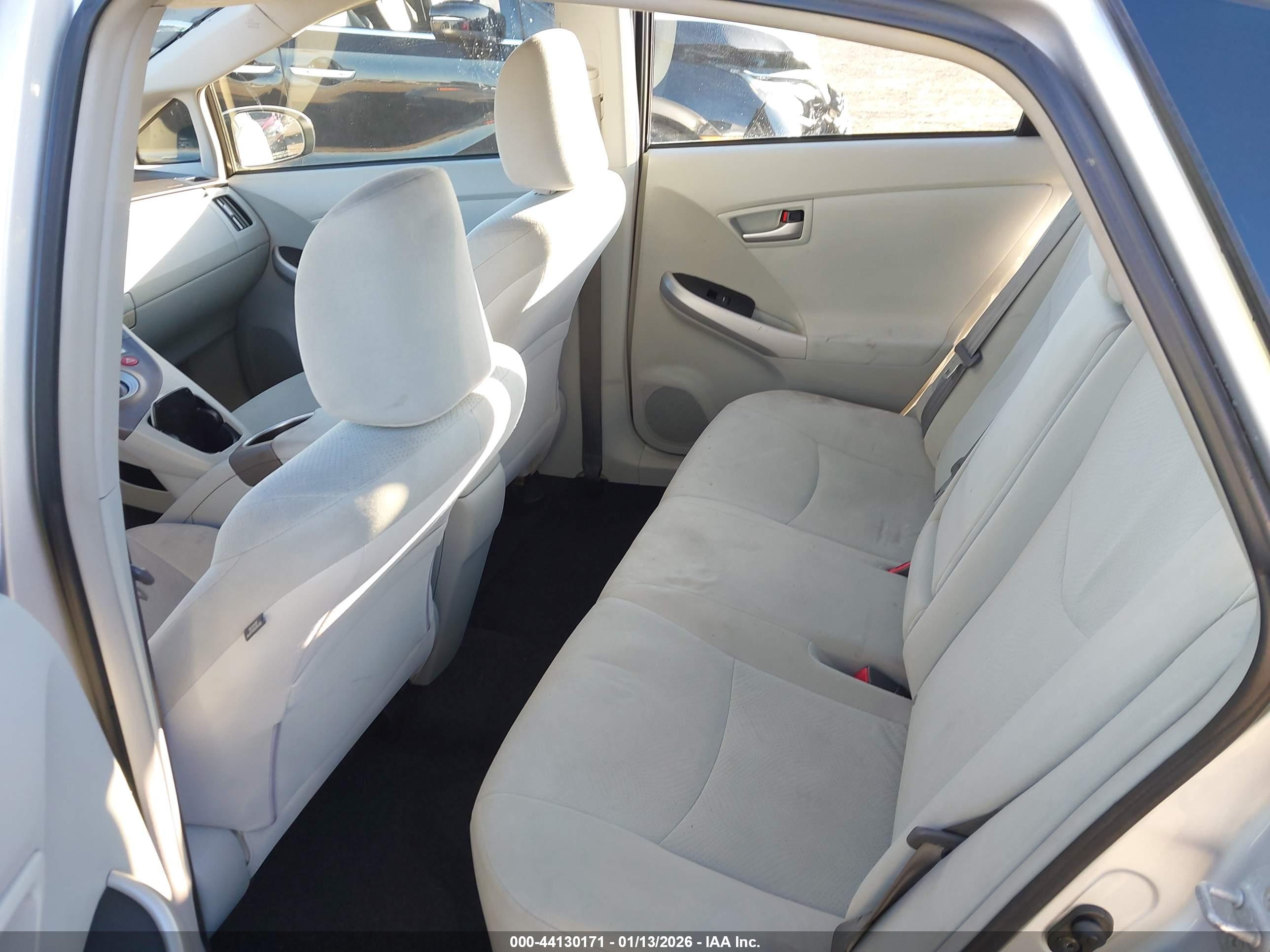 TOYOTA PRIUS image 8