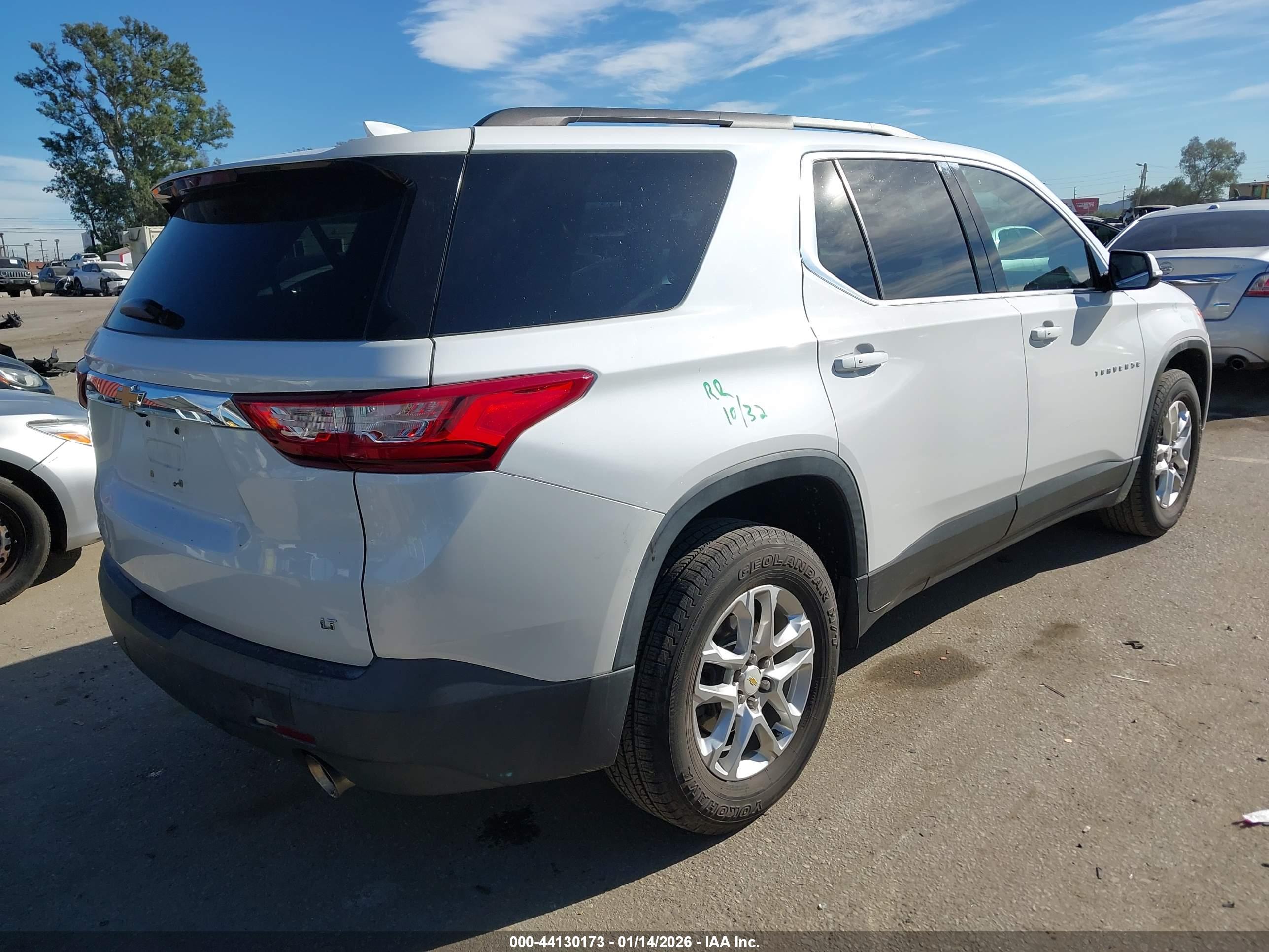 CHEVROLET TRAVERSE image 4