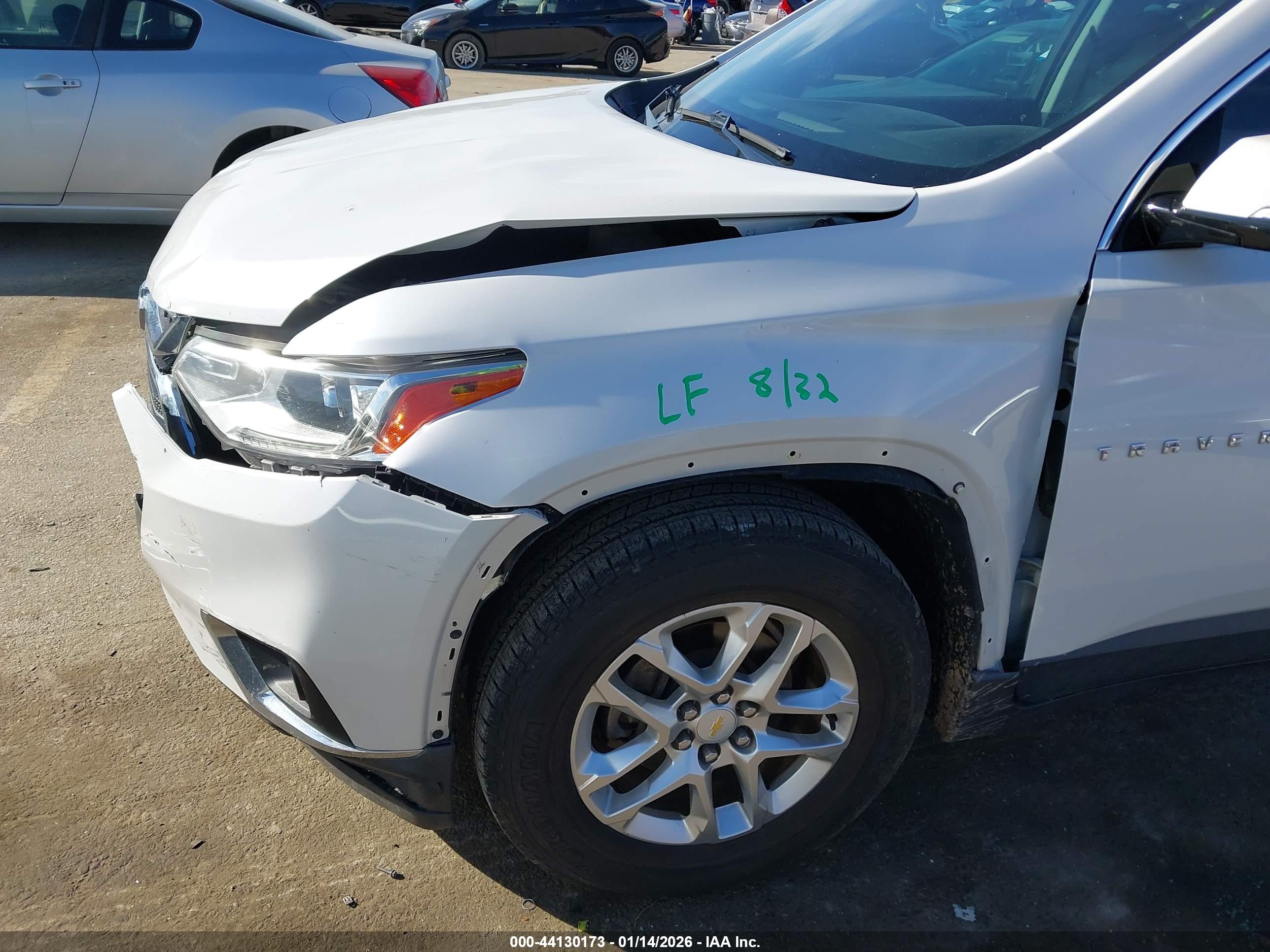 CHEVROLET TRAVERSE image 6