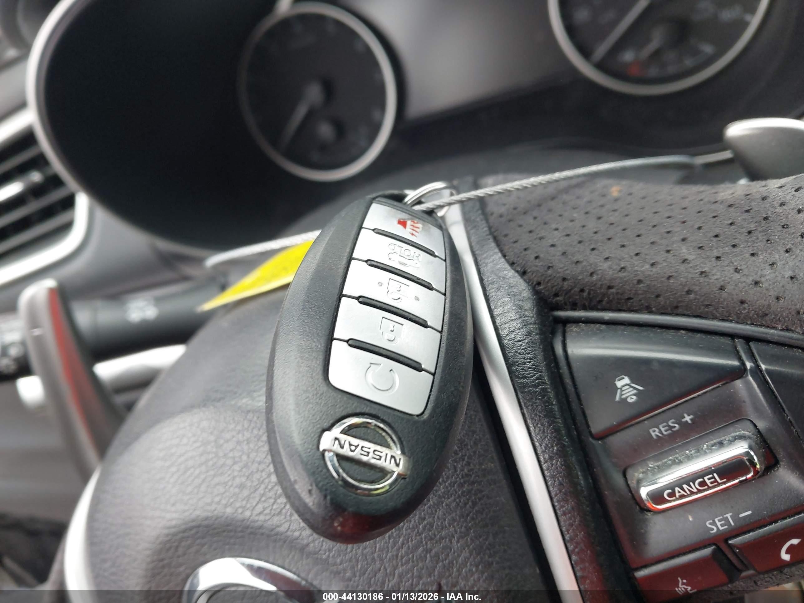 NISSAN MAXIMA image 11