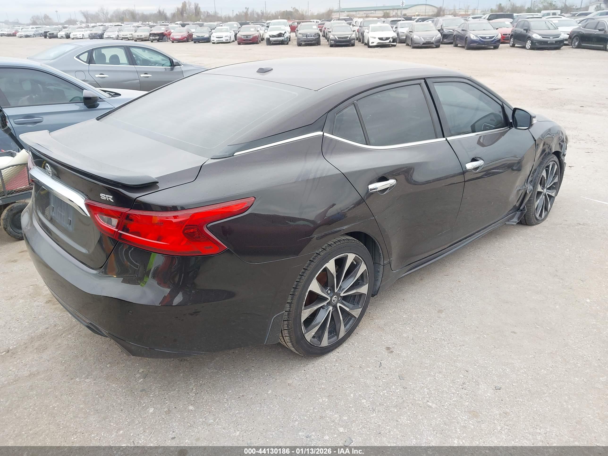 NISSAN MAXIMA image 4