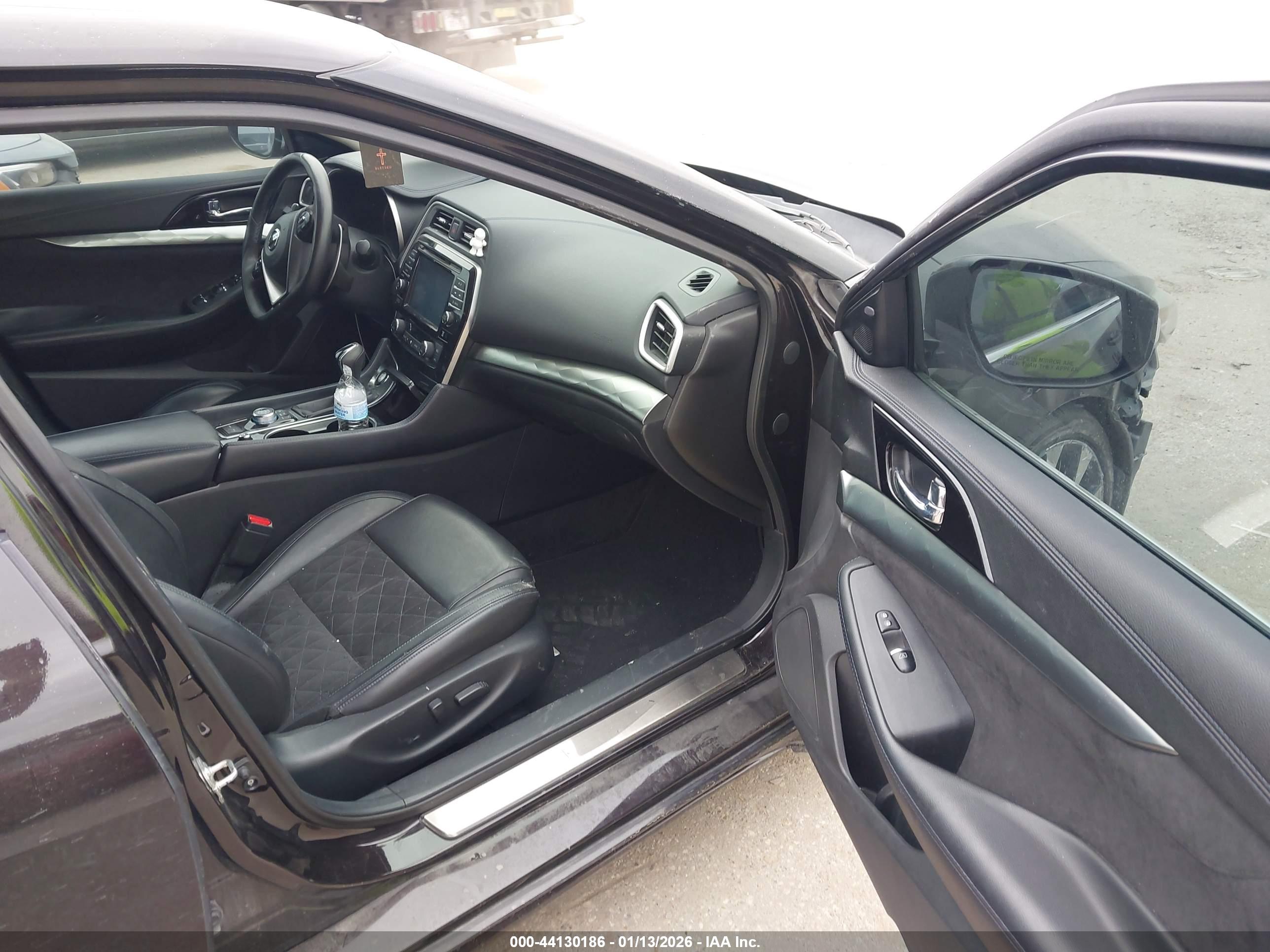 NISSAN MAXIMA image 5