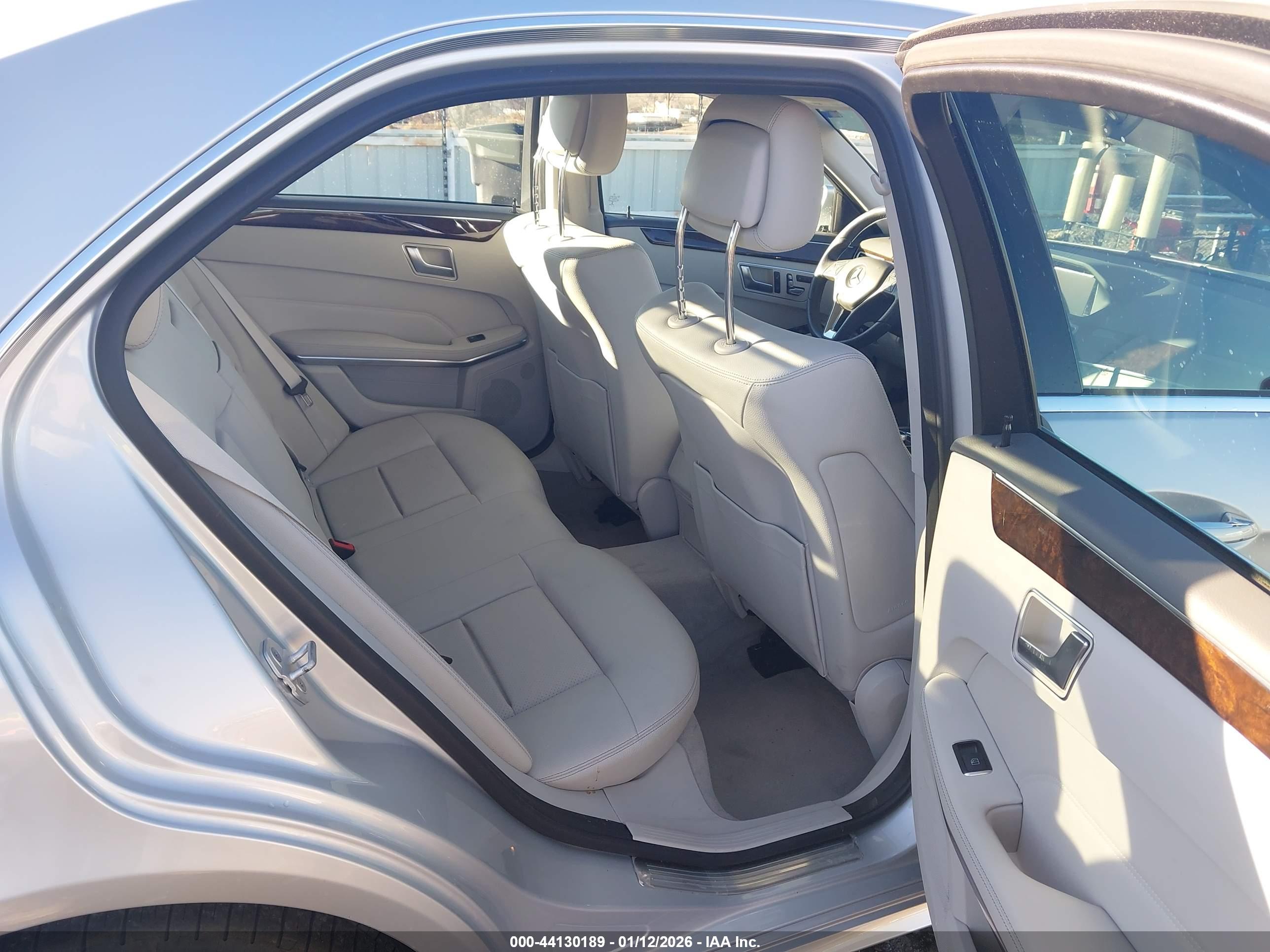 MERCEDES-BENZ E image 8