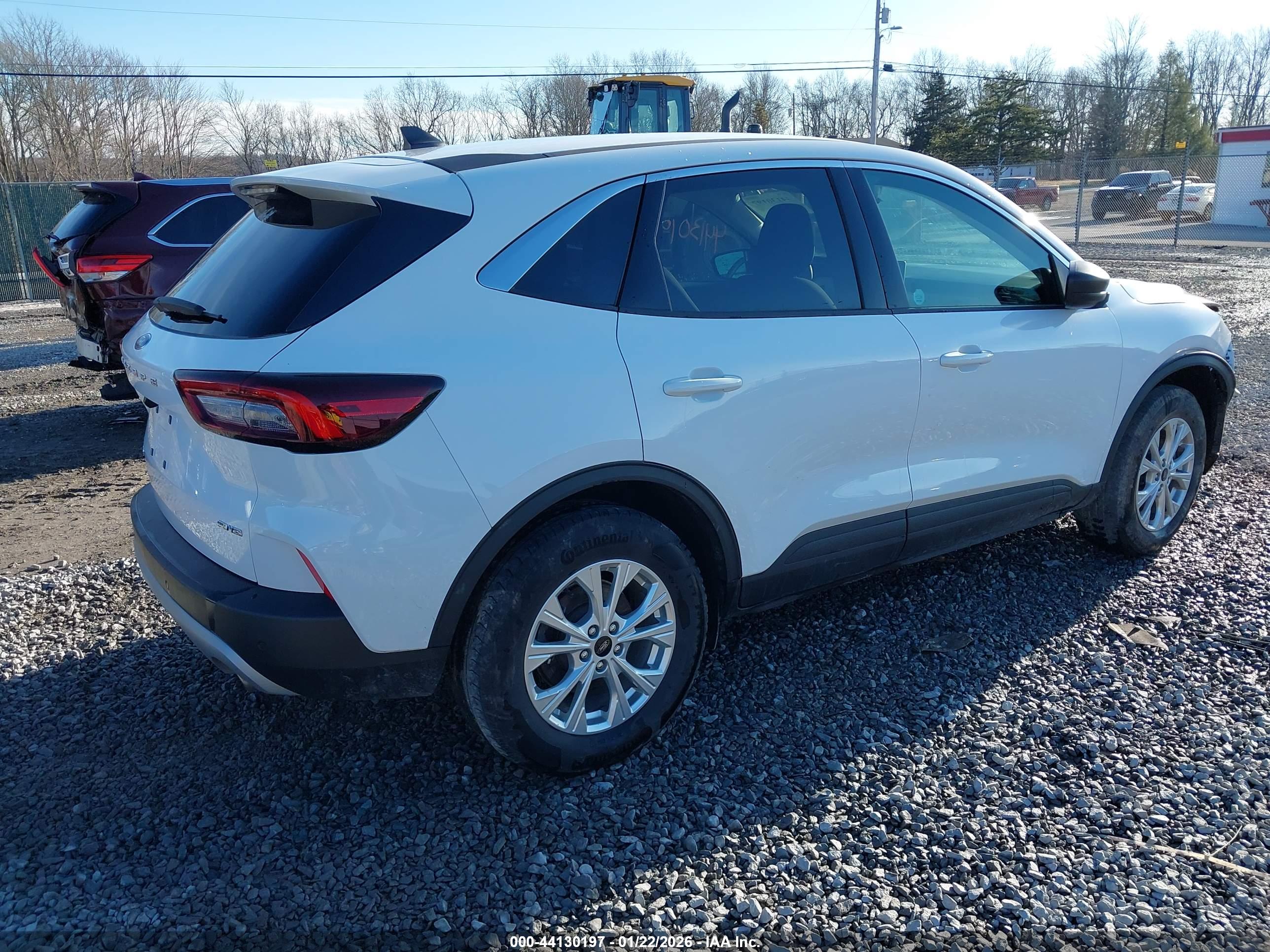 FORD ESCAPE image 4