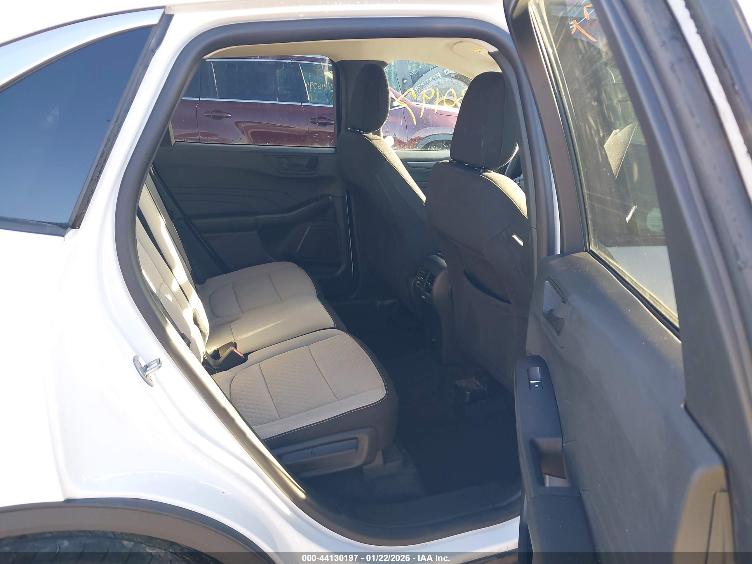 FORD ESCAPE image 8