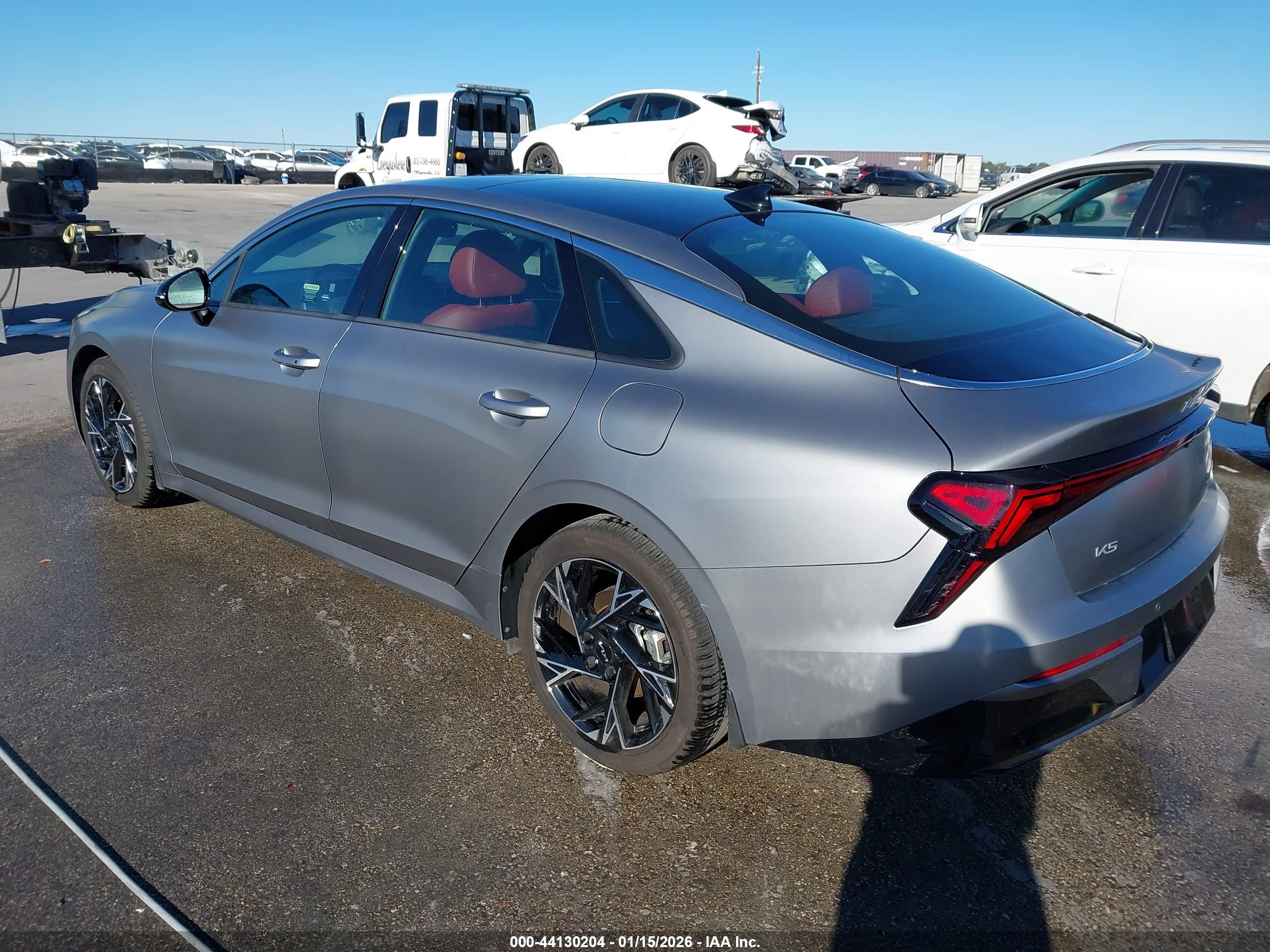 KIA K5 image 3