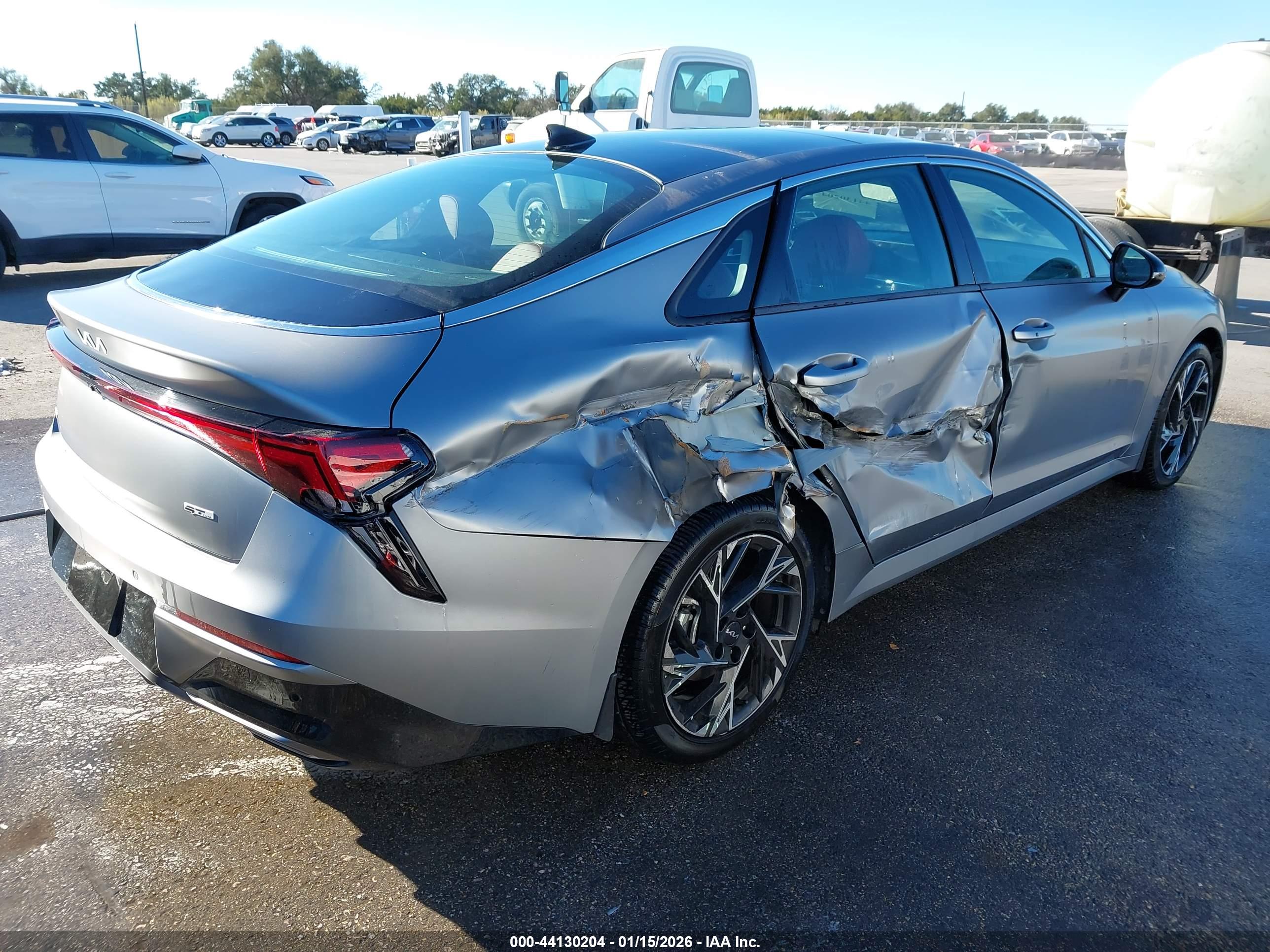 KIA K5 image 4