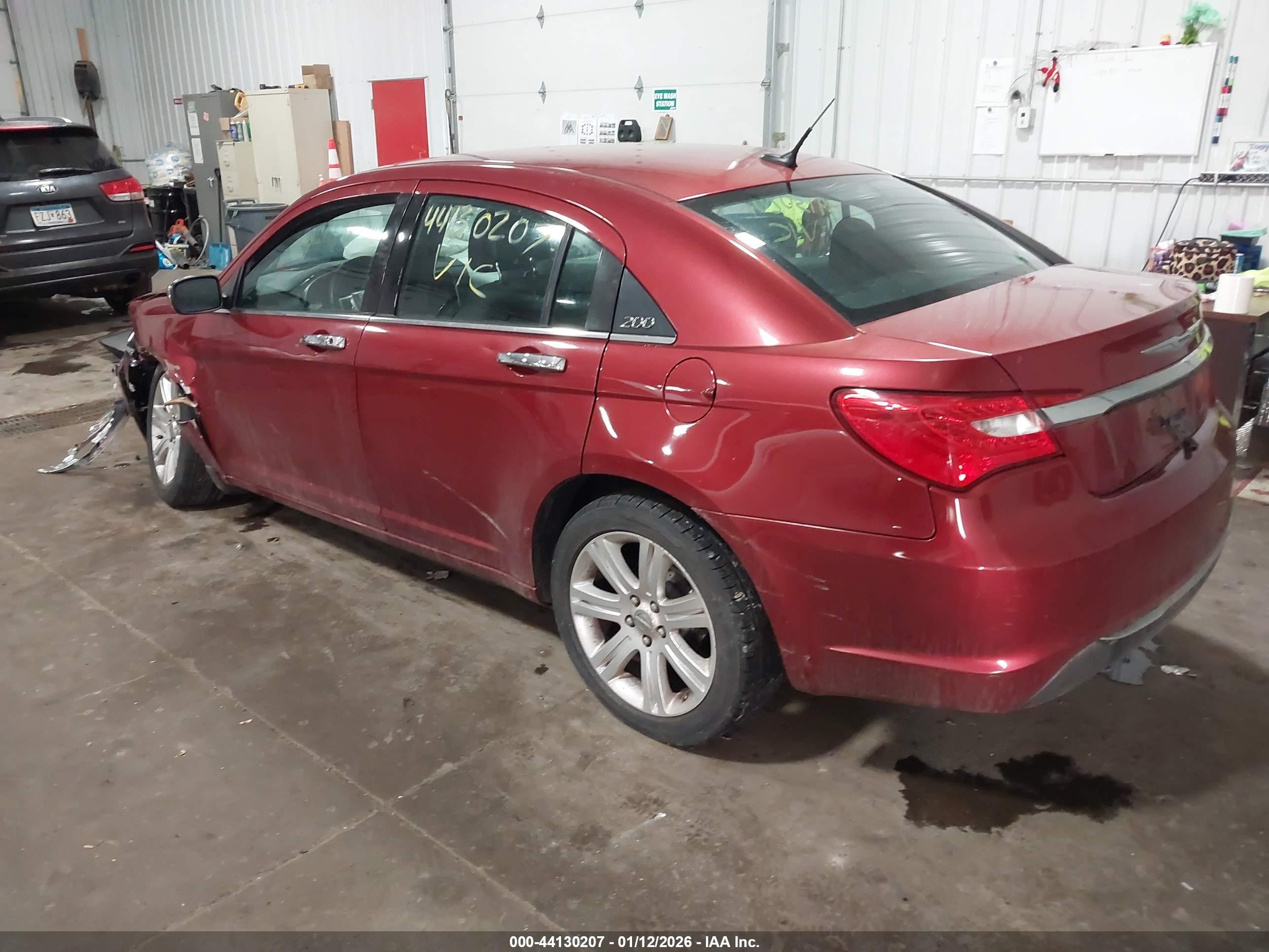 CHRYSLER 200 image 3