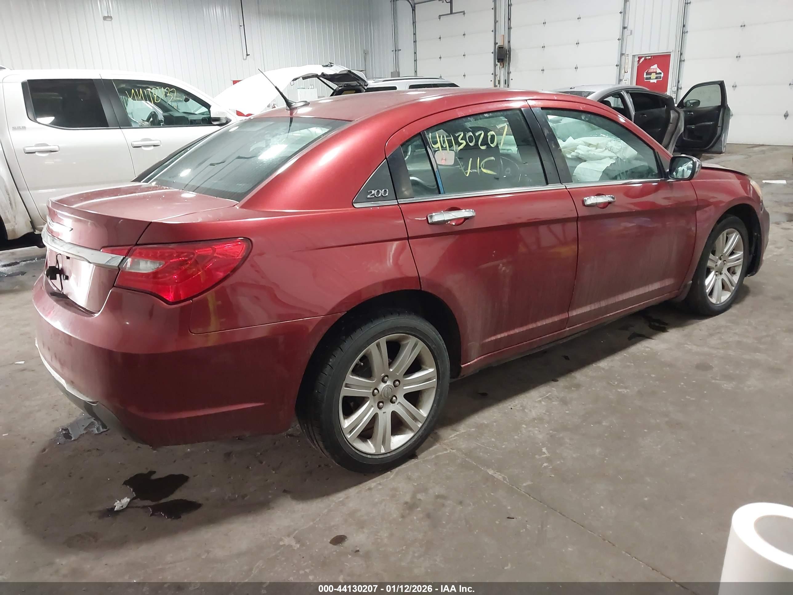 CHRYSLER 200 image 4