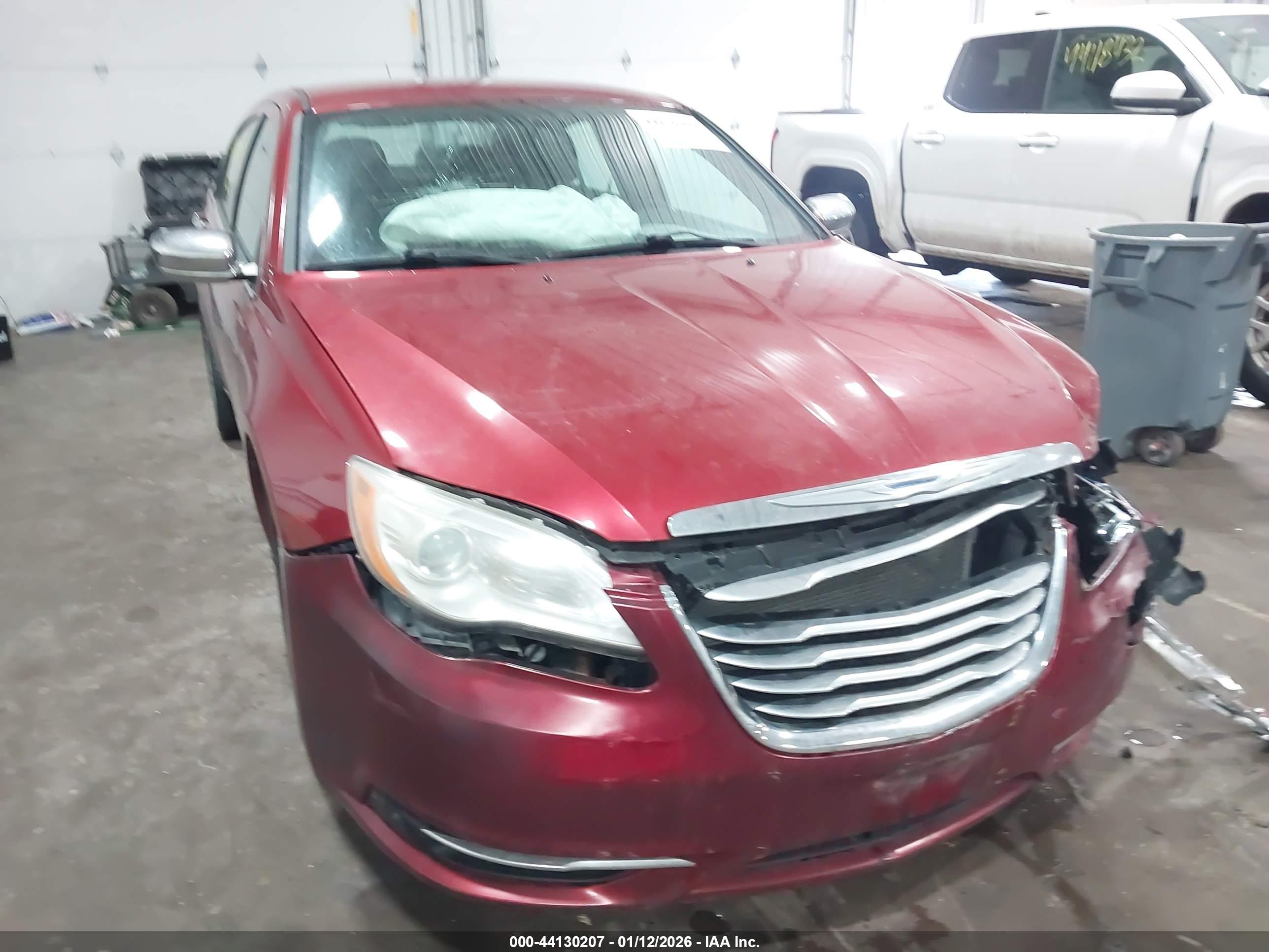 CHRYSLER 200 image 6