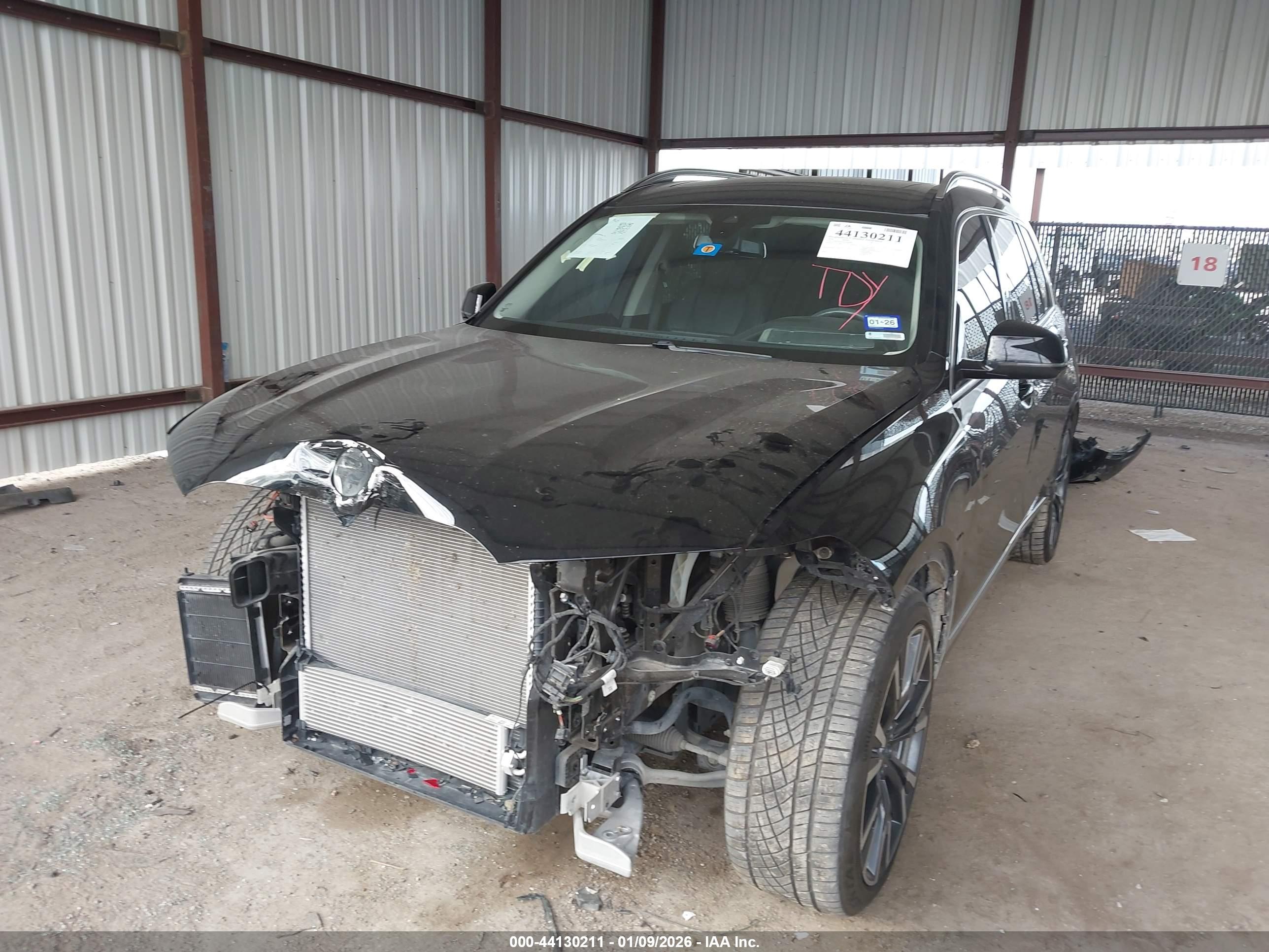 BMW X7 image 2