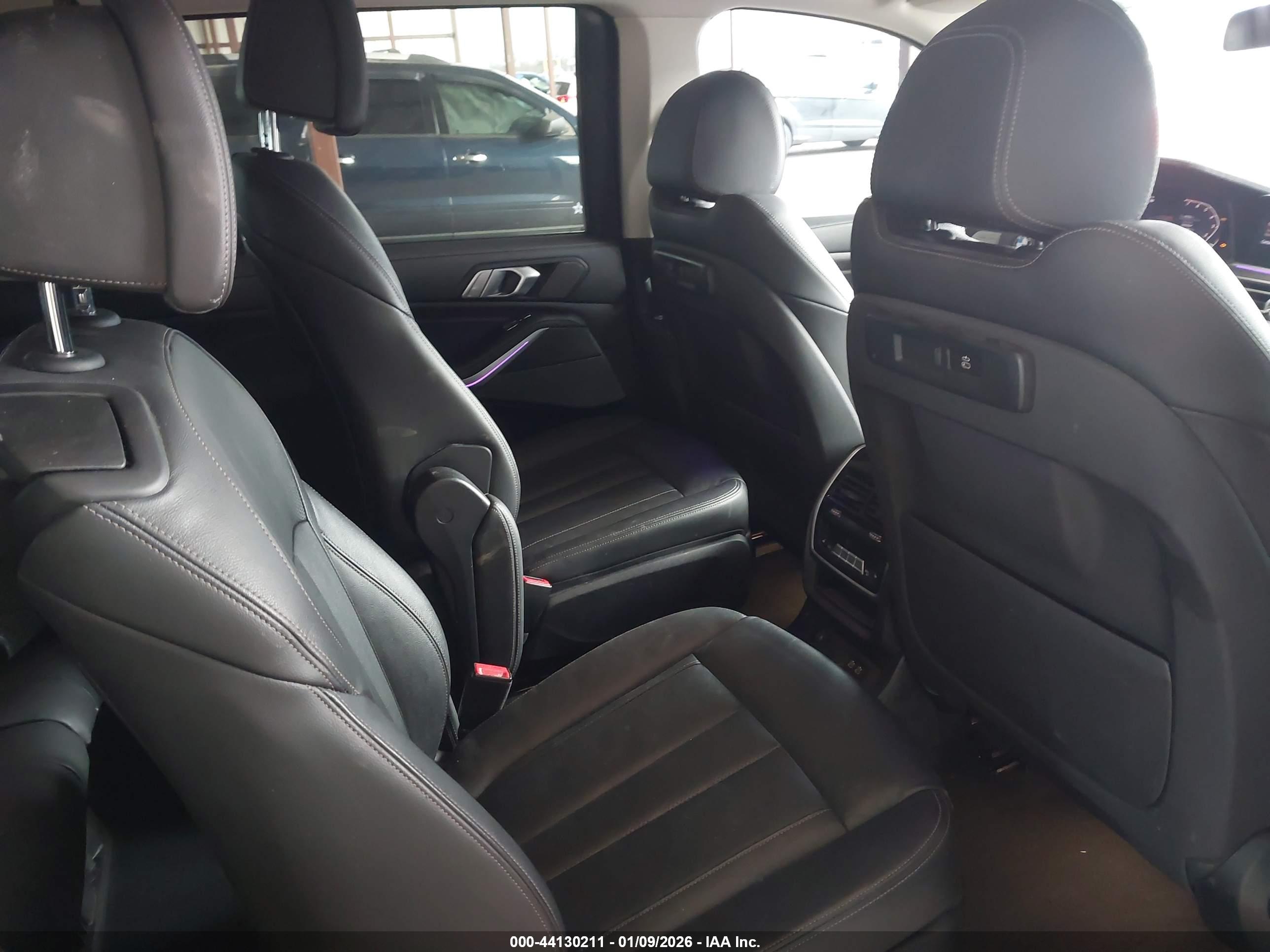 BMW X7 image 8