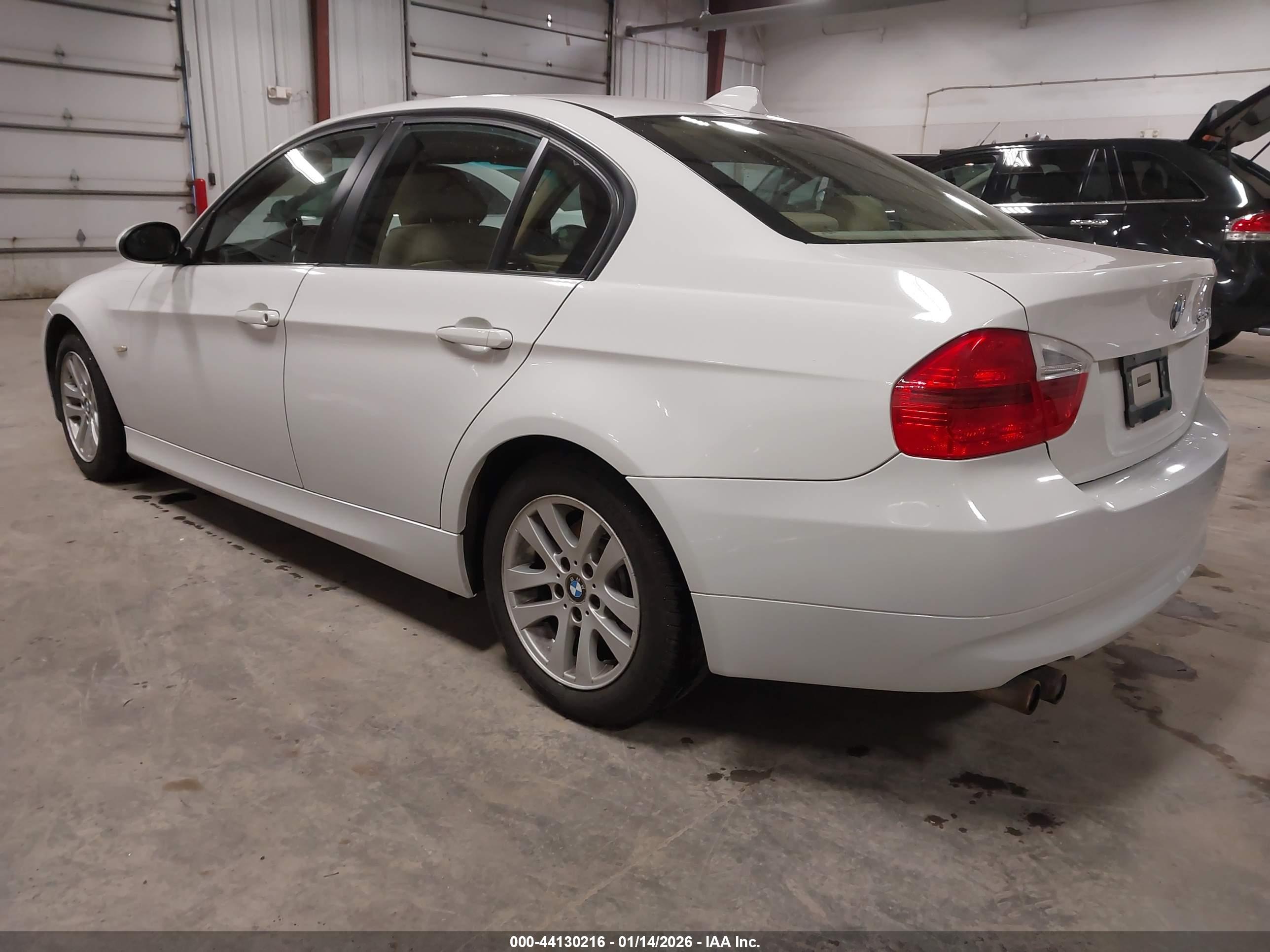 BMW 325XI image 3