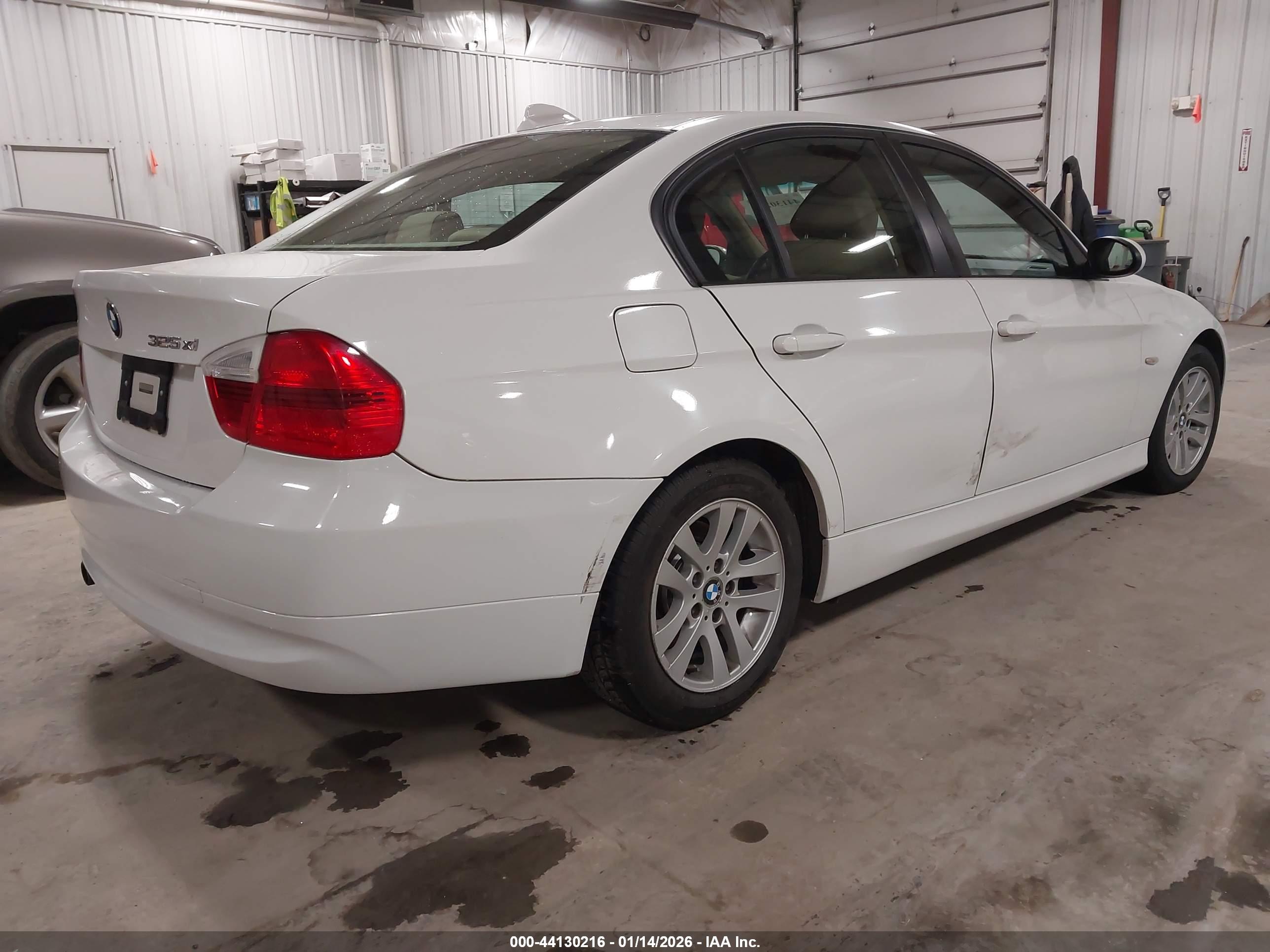 BMW 325XI image 4