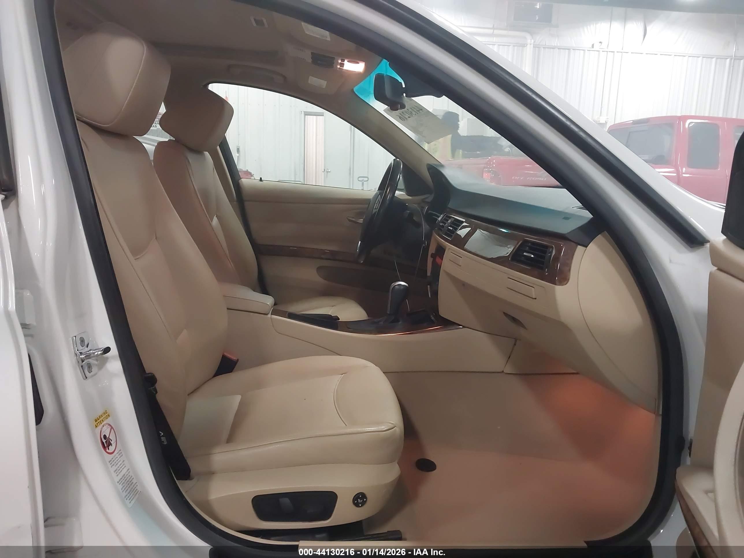 BMW 325XI image 5