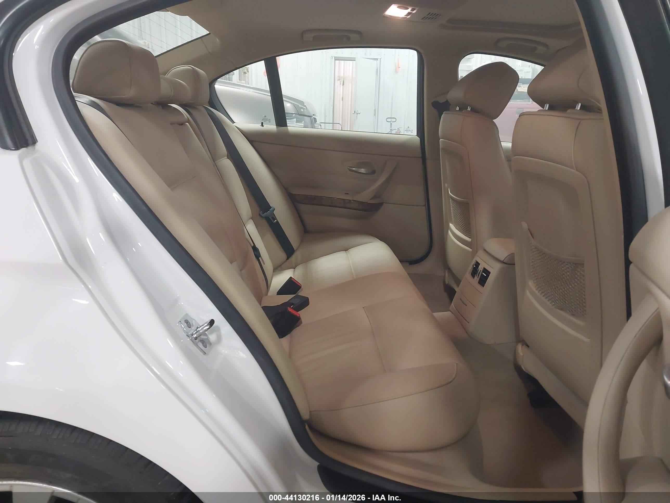 BMW 325XI image 8