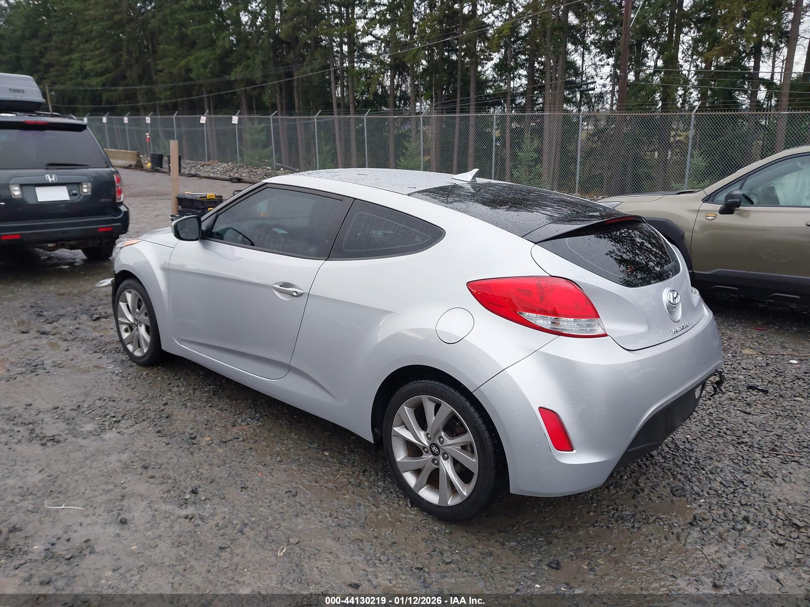 HYUNDAI VELOSTER image 3
