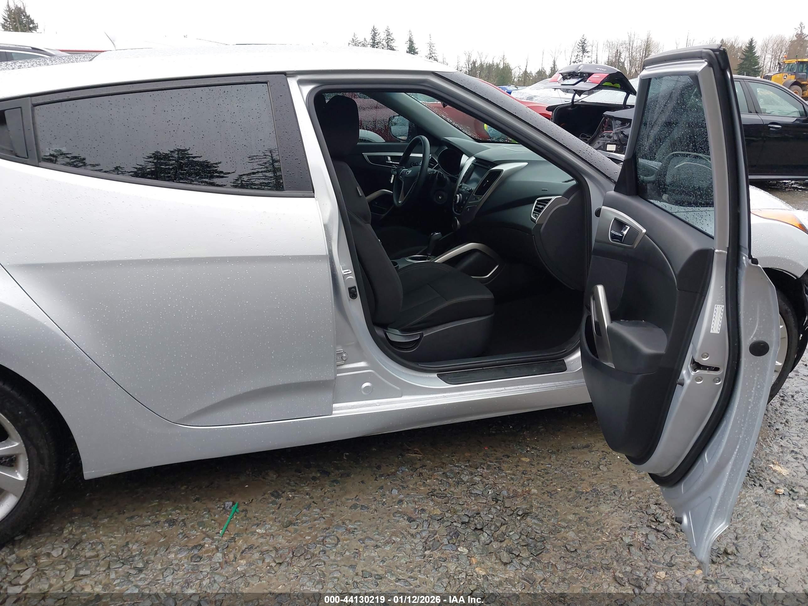 HYUNDAI VELOSTER image 5