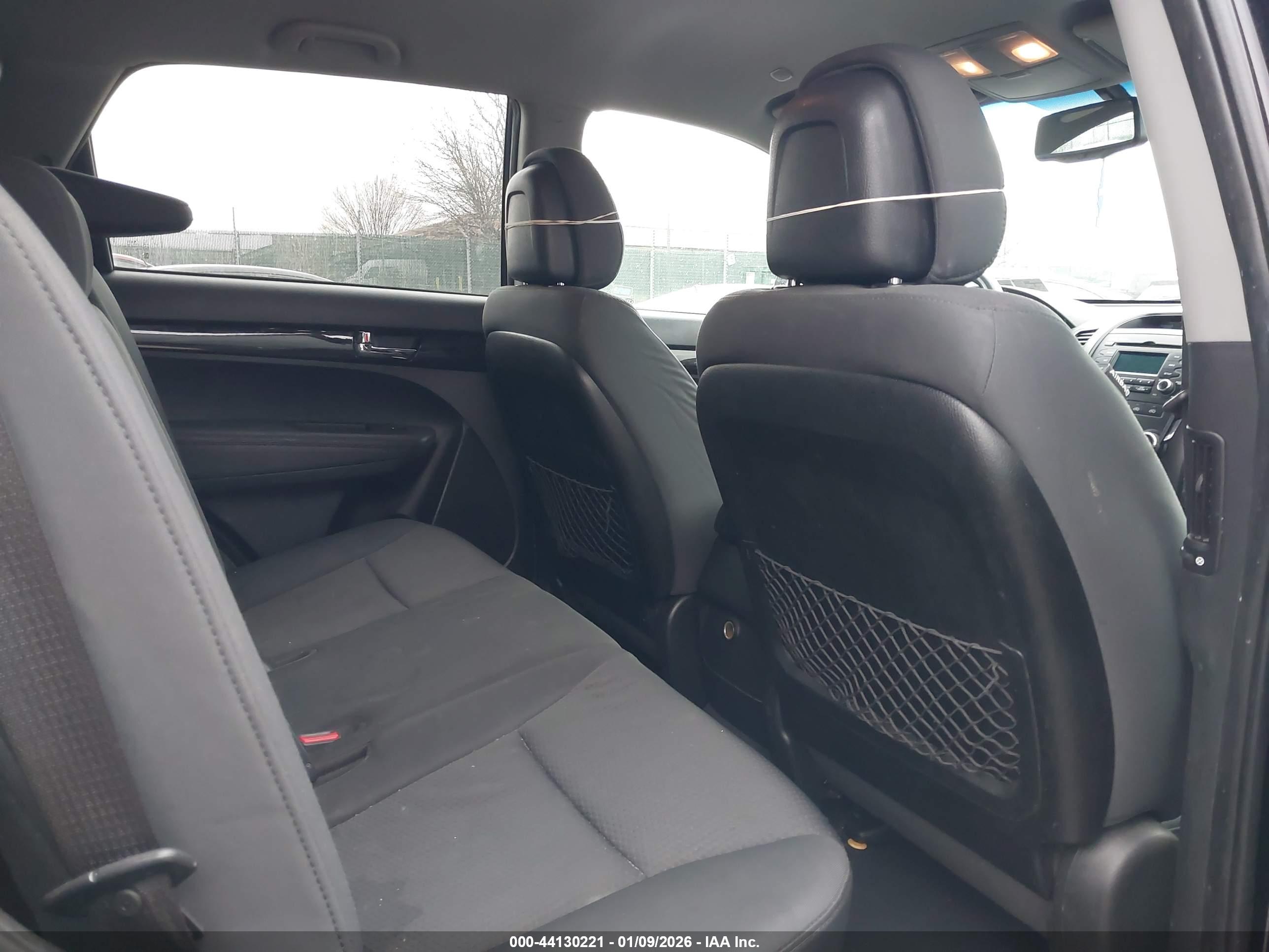 KIA SORENTO image 8