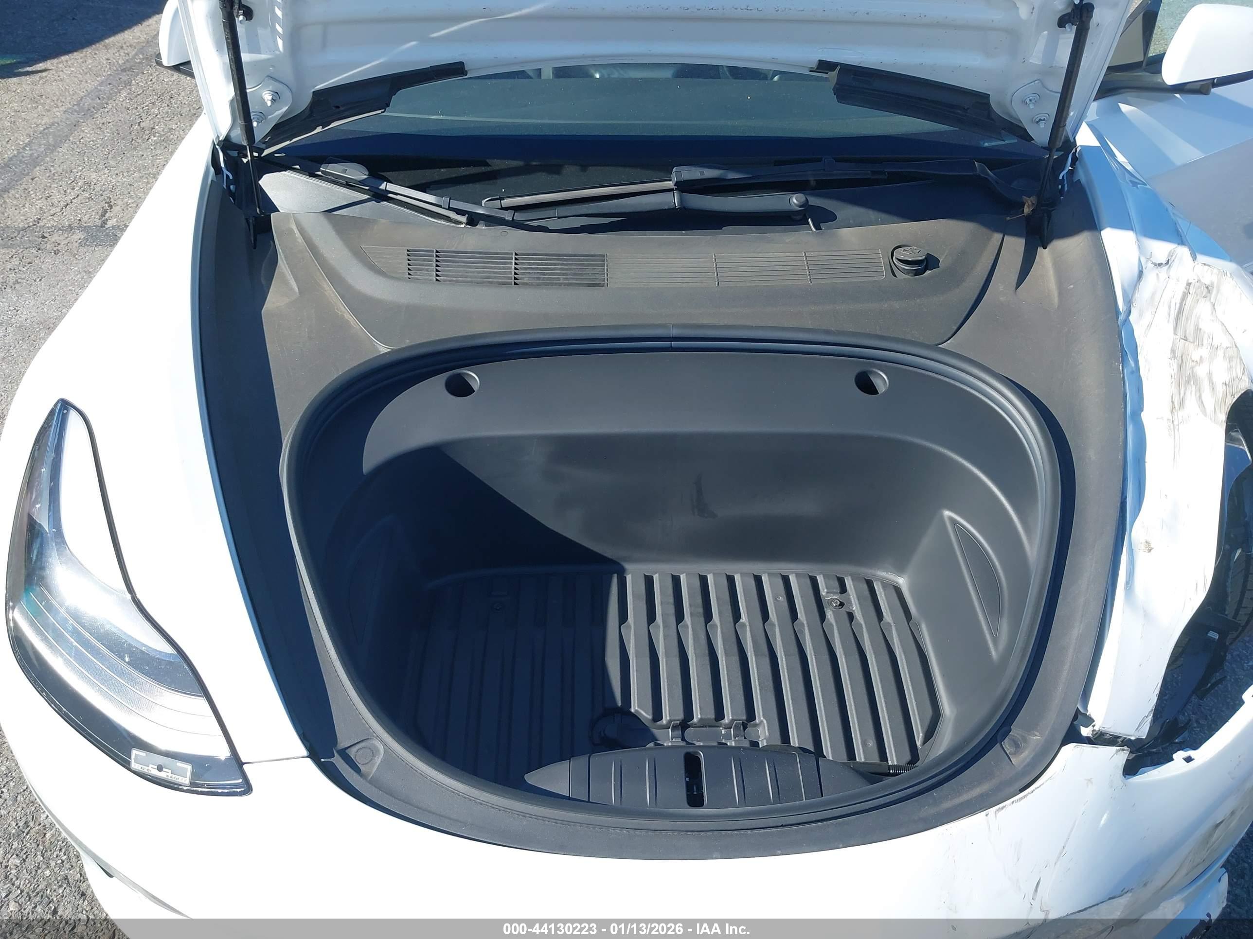 TESLA MODEL image 10