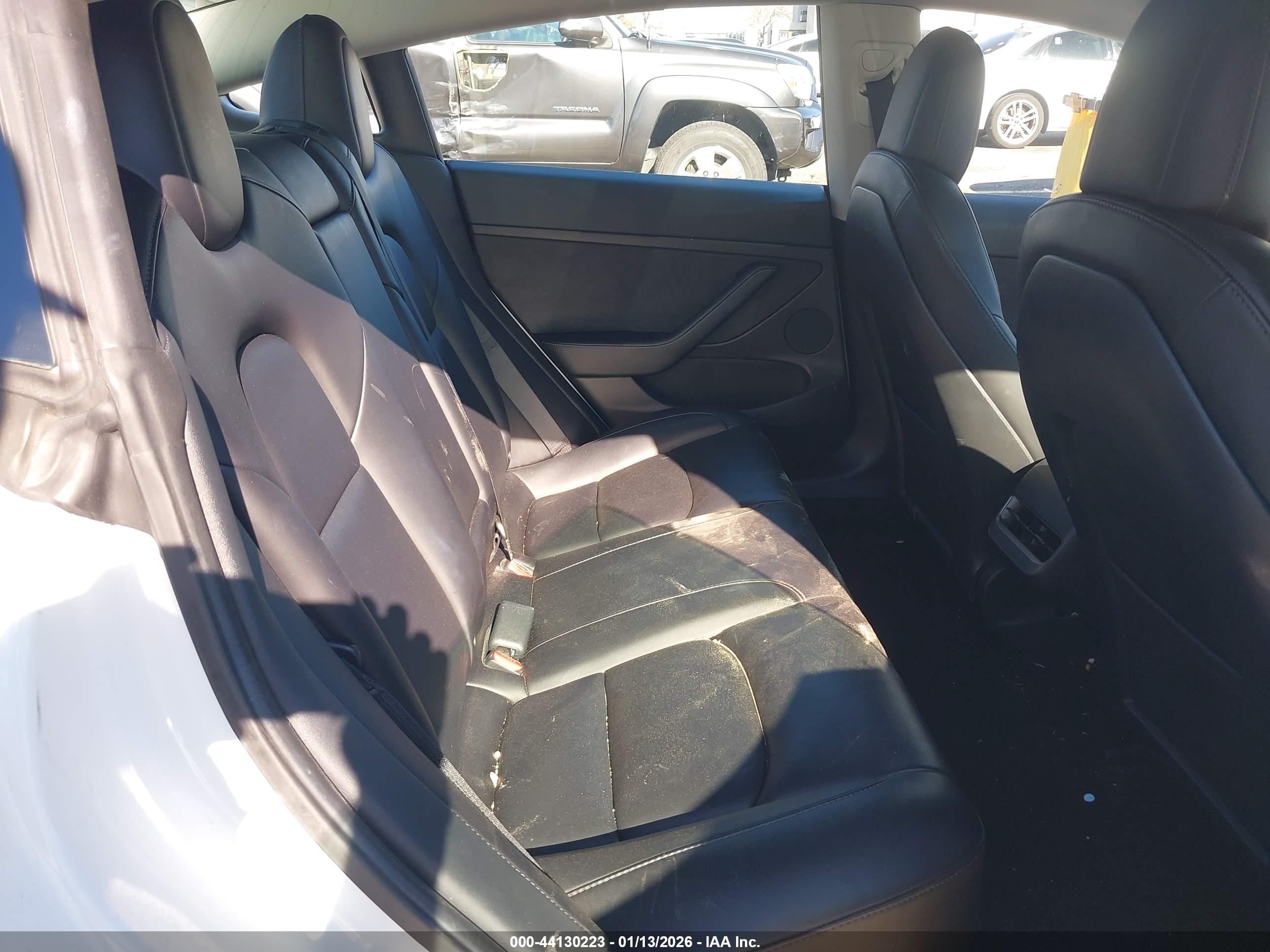 TESLA MODEL image 8